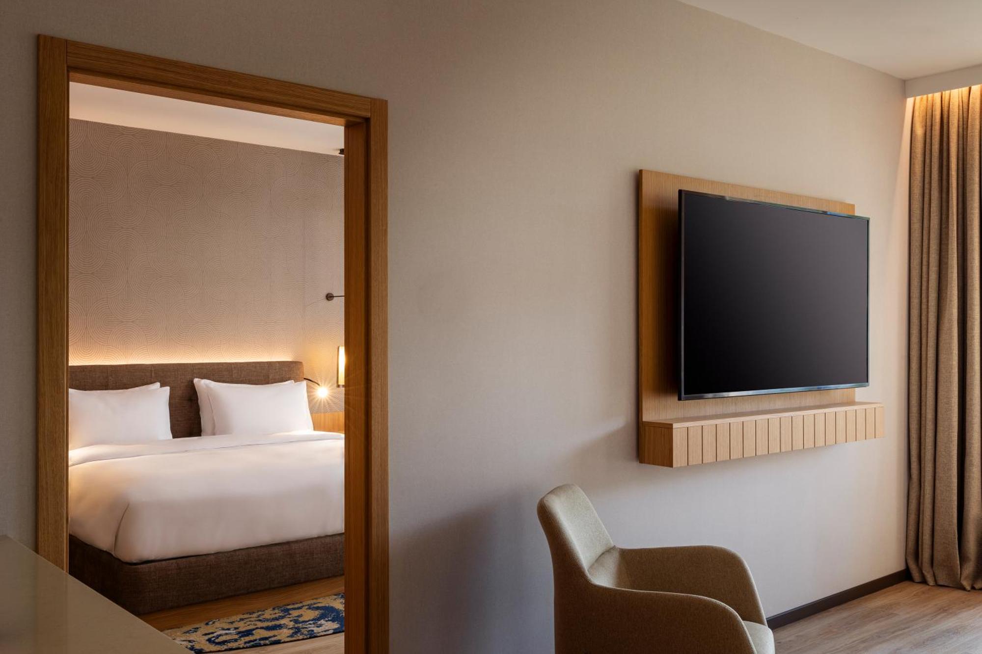 Suite with Mountain View