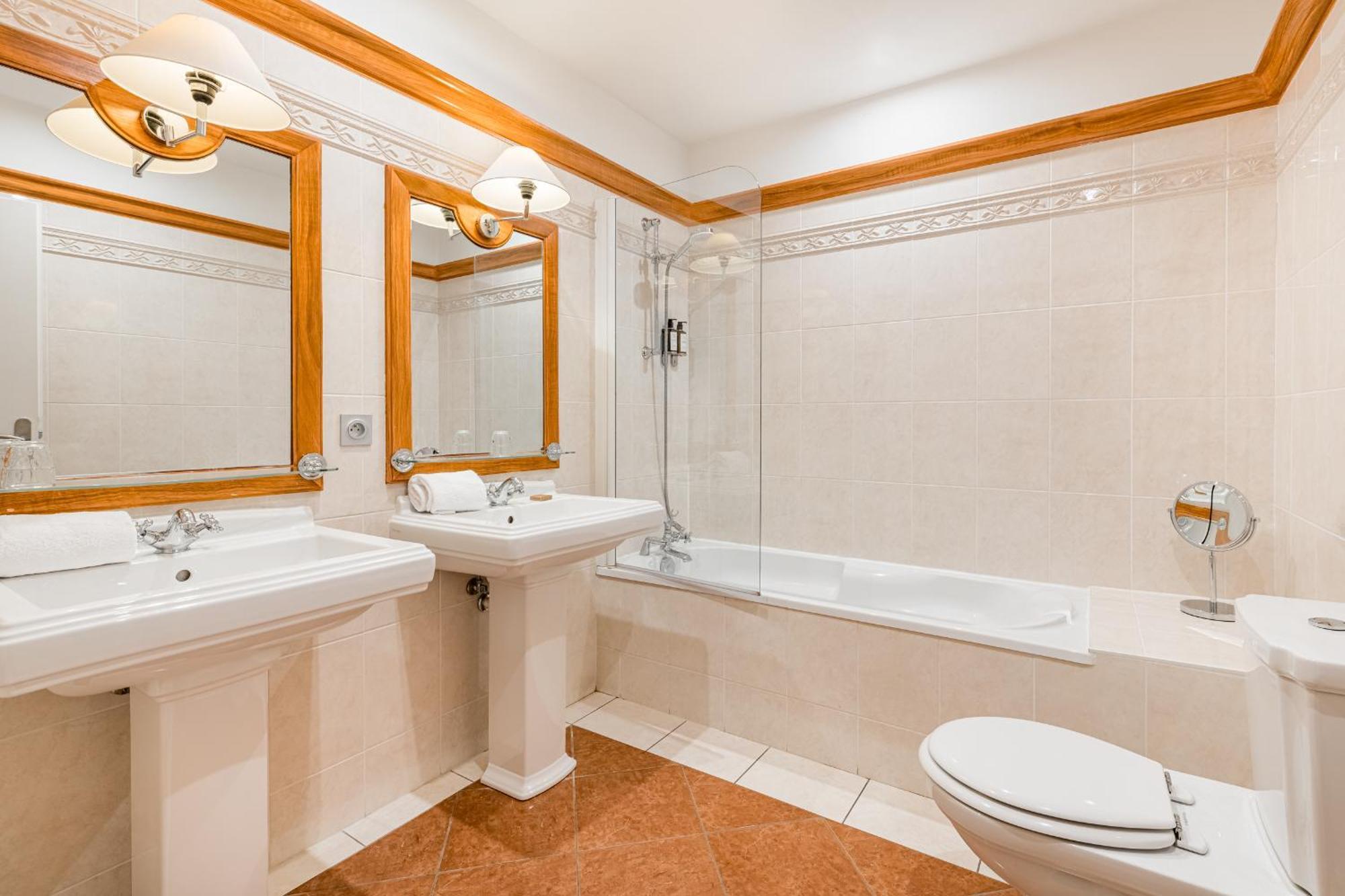 Triple Room Bath,1698895911:JPEG
