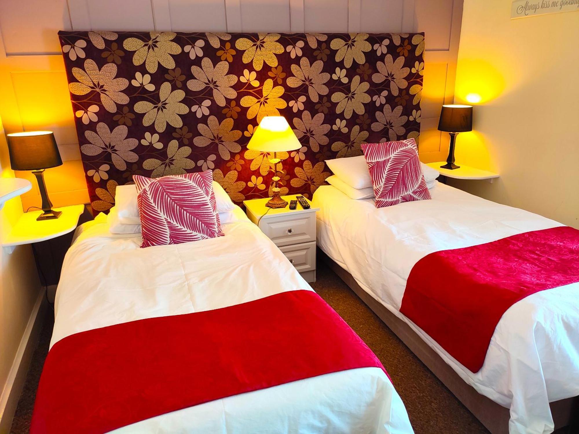 Twin Room,1588180305:JPEG