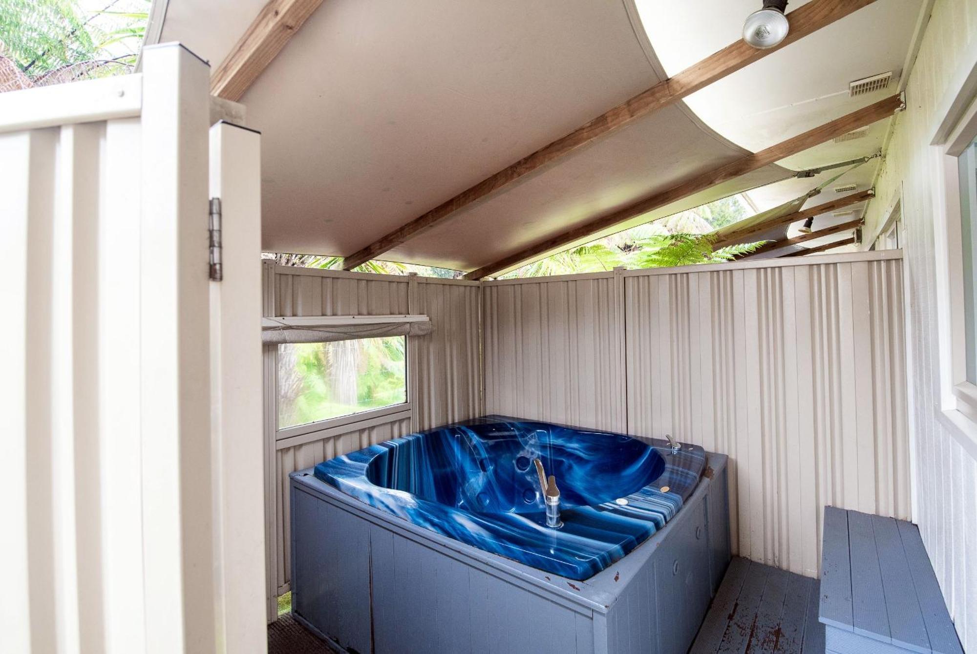 Superior One Bedroom Unit Outdoor Hot Tub