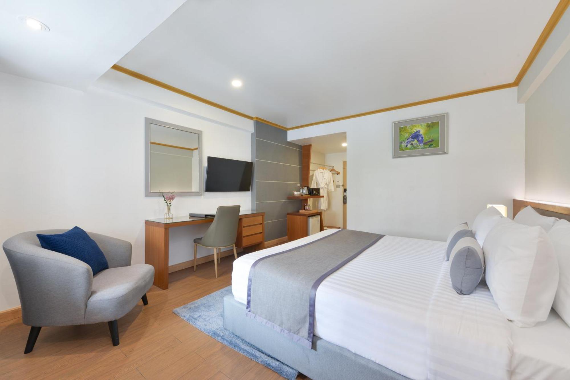 Modern Superior Double or Twin Room,1432938814:JPEG