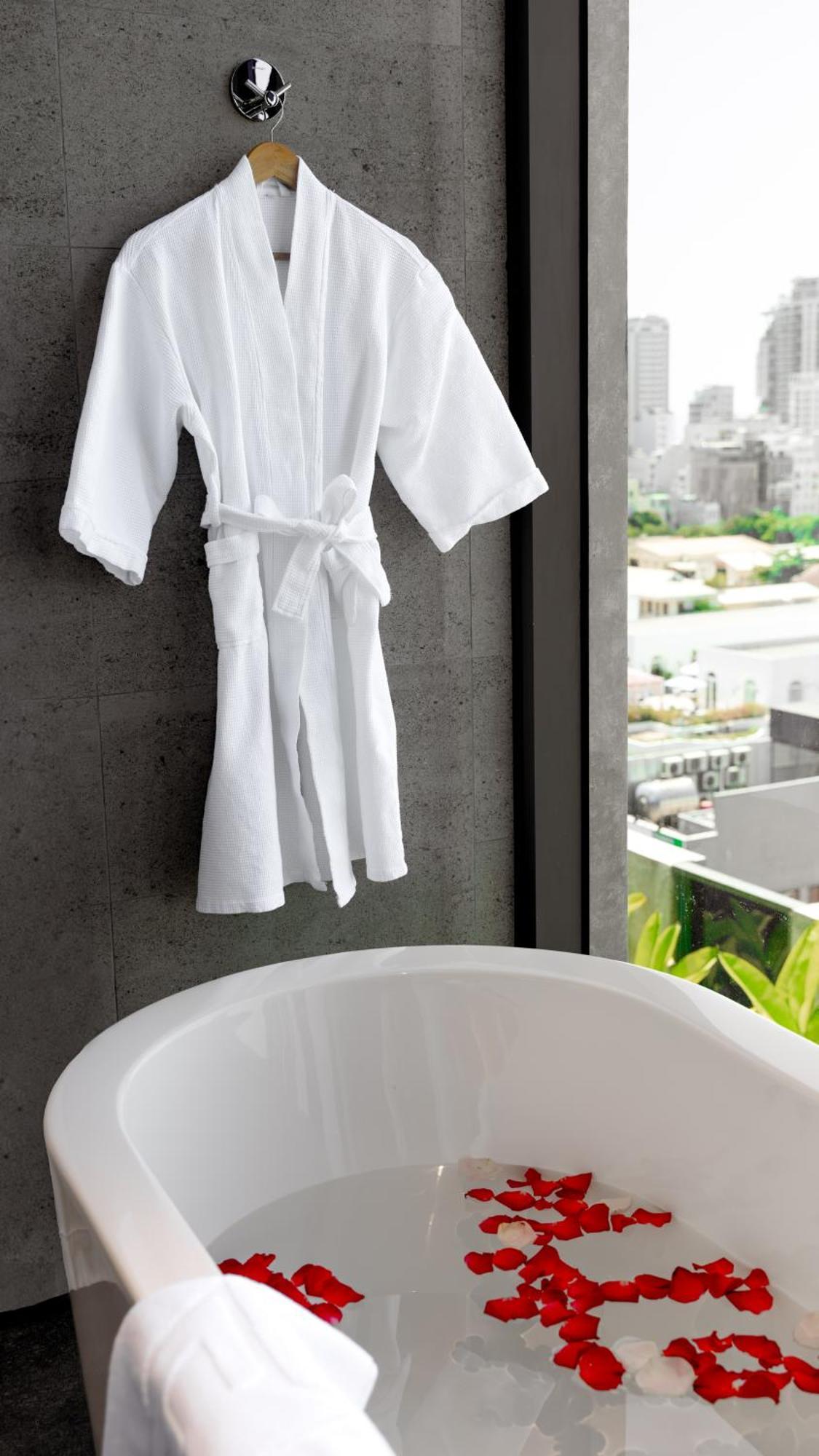 Panorama View Studio with Bathtub