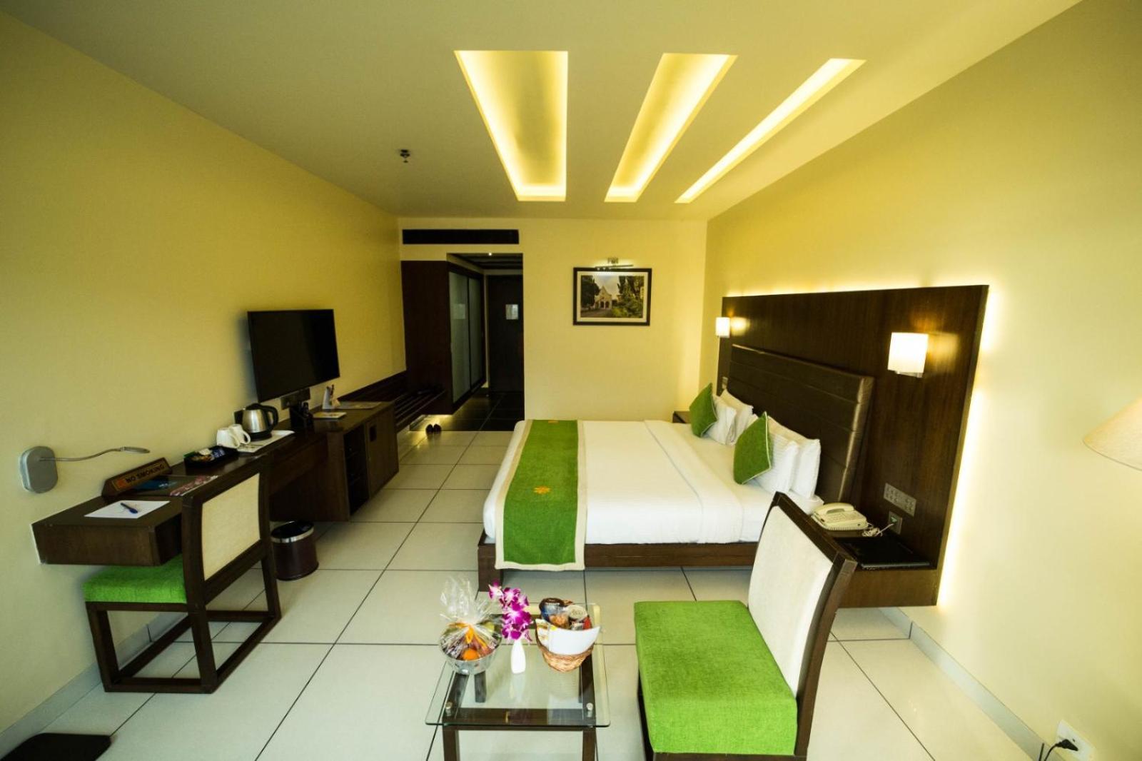 Premium Pool View Room
