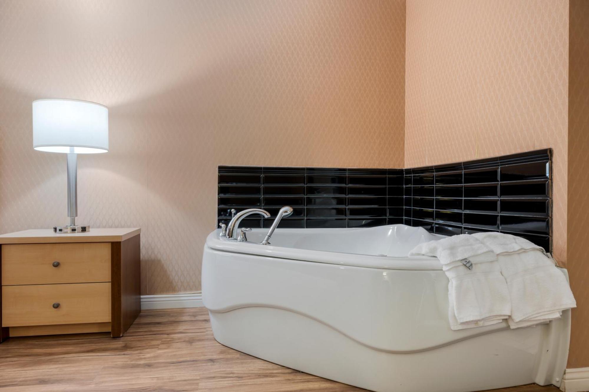Queen Suite - Ground Floor/Non-Smoking