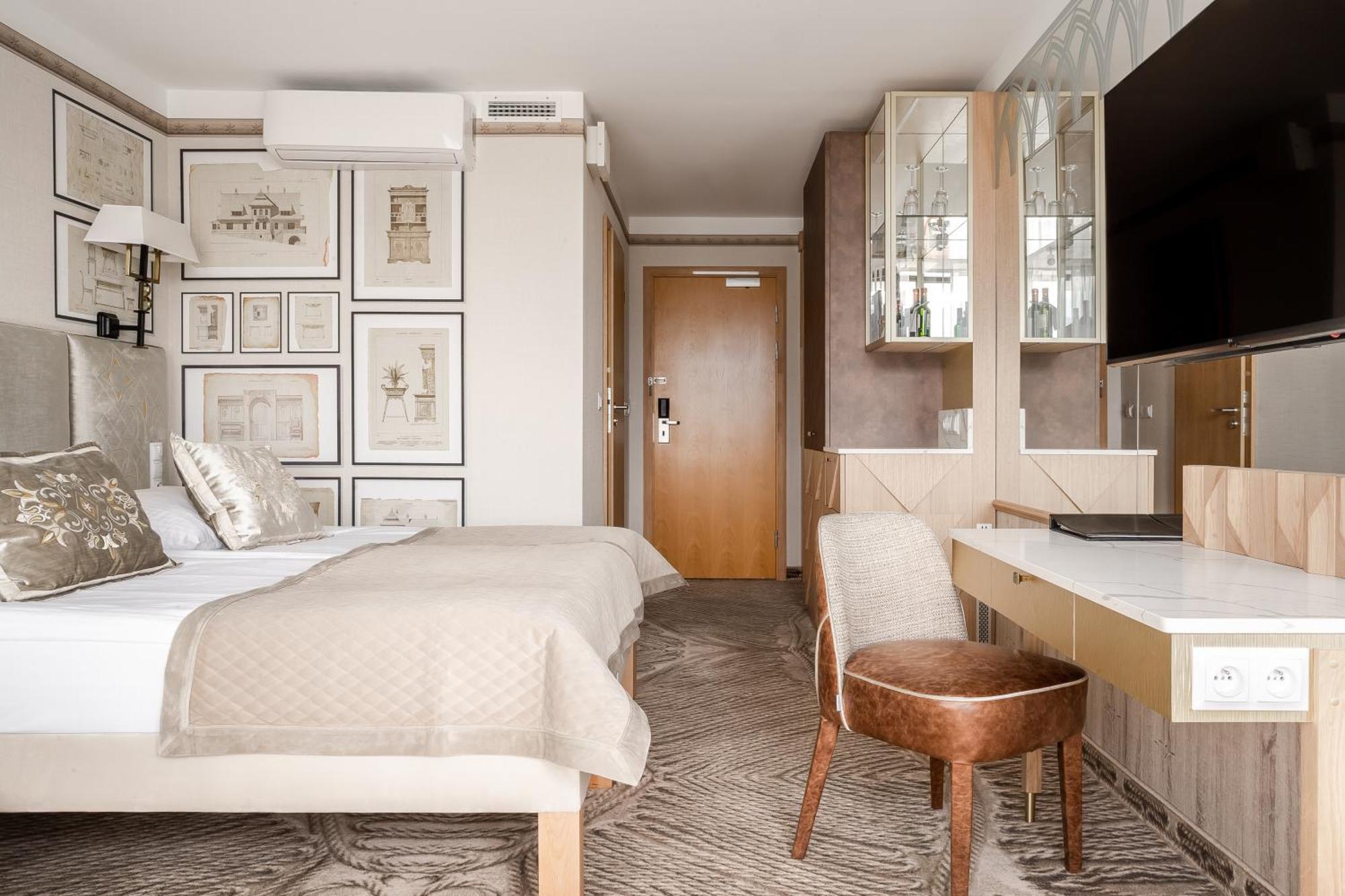 Deluxe Premium Double or Twin Room with Mountain View