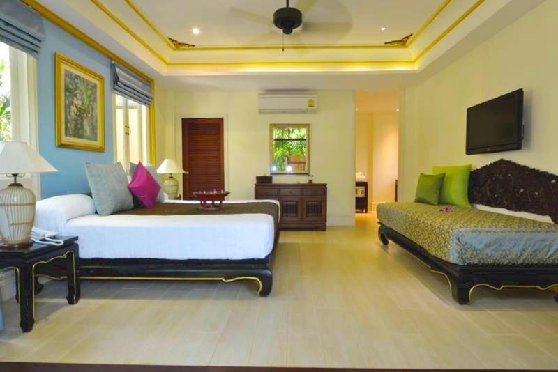 Gold Forest-Downstairs Room Forest view