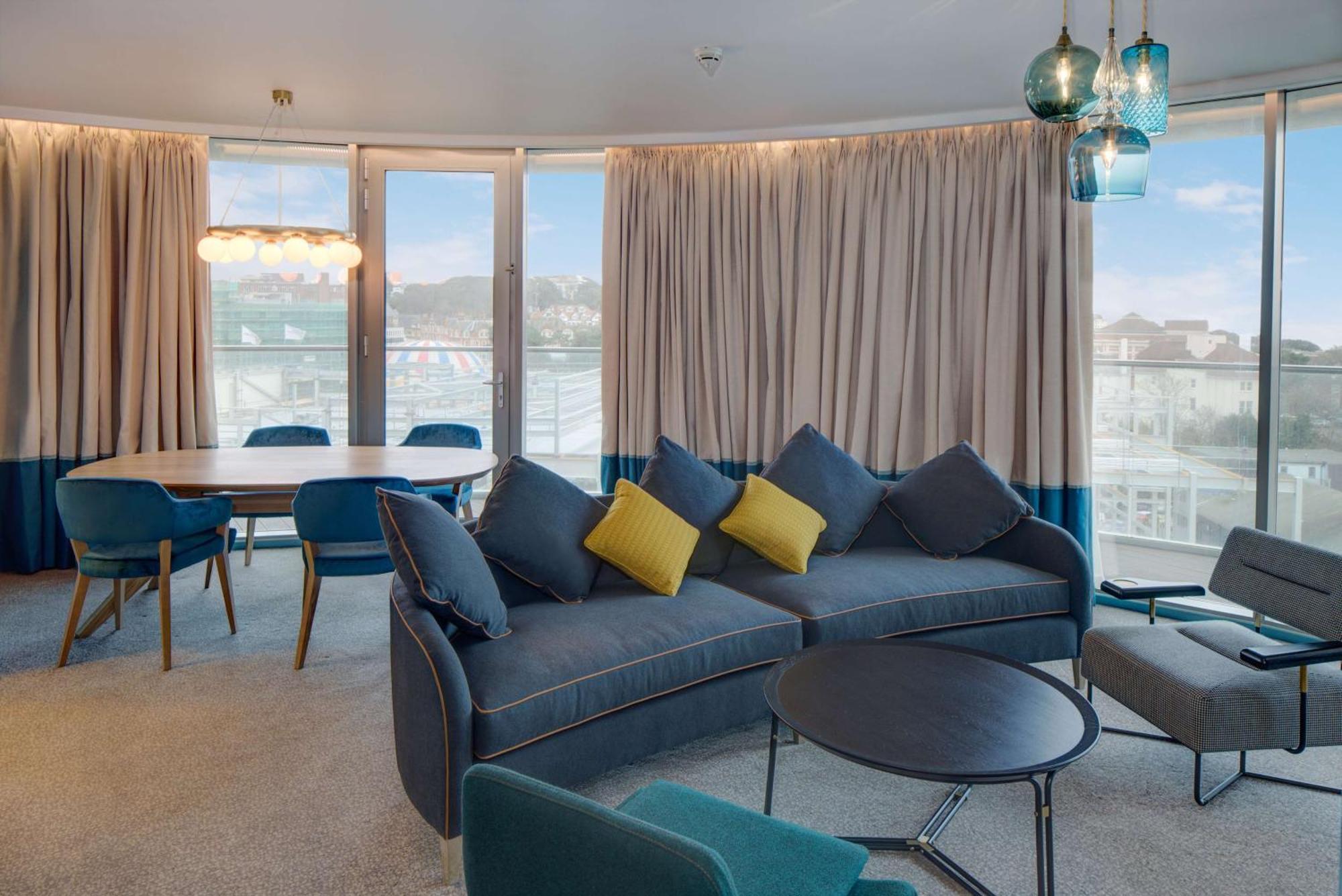 Suite mit 1 Schlafzimmer mit Kingsize-Bett und Meerblick