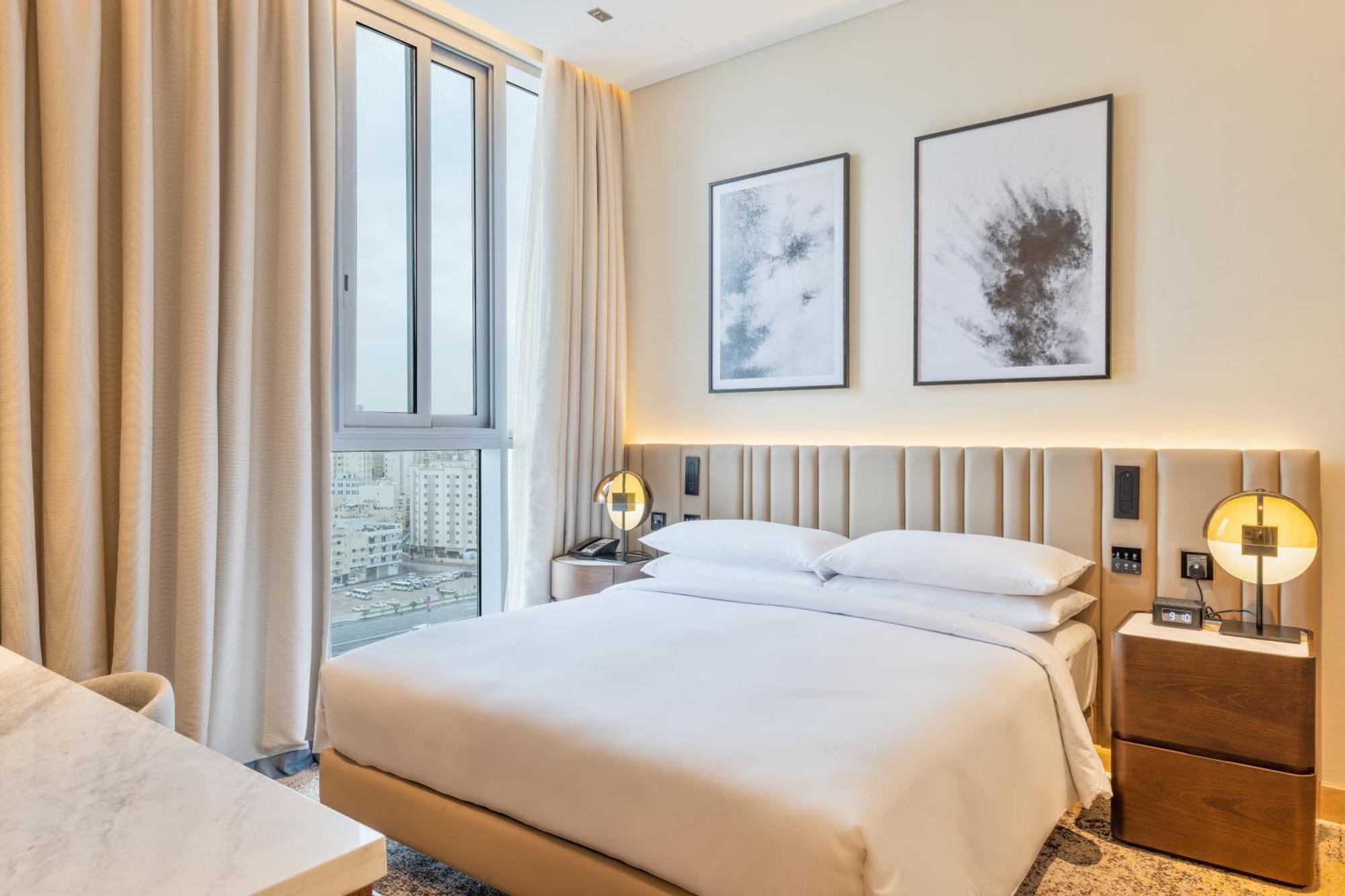 One Bedroom Suite with One King Bed and Sea View - Non Smoking