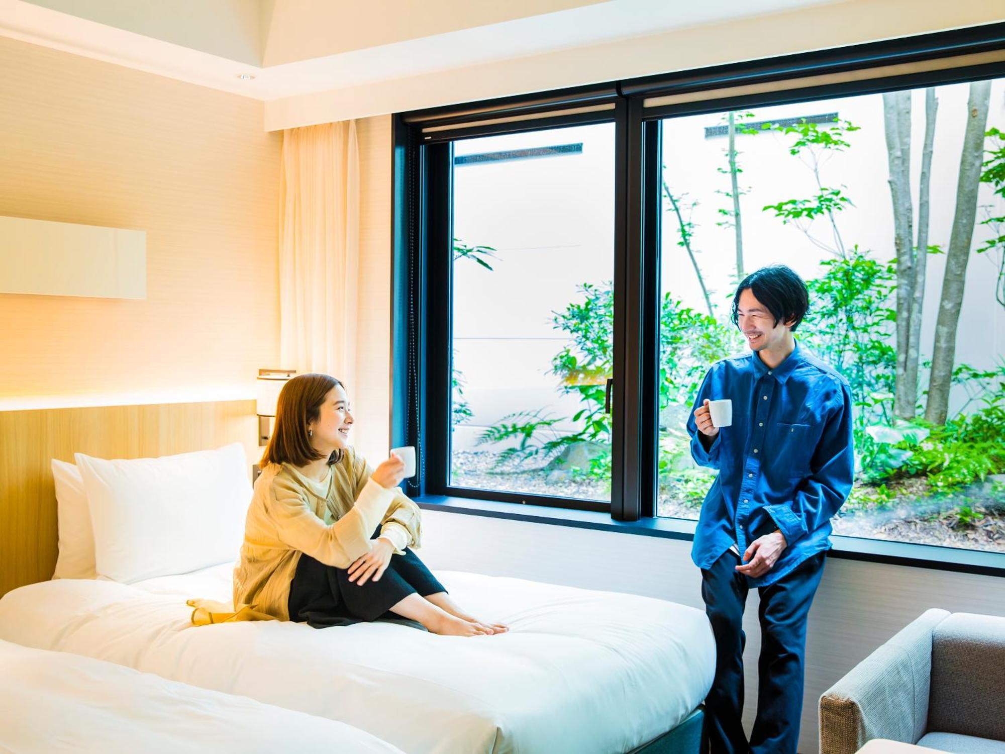 Twin Room with Bathtub - Garden View