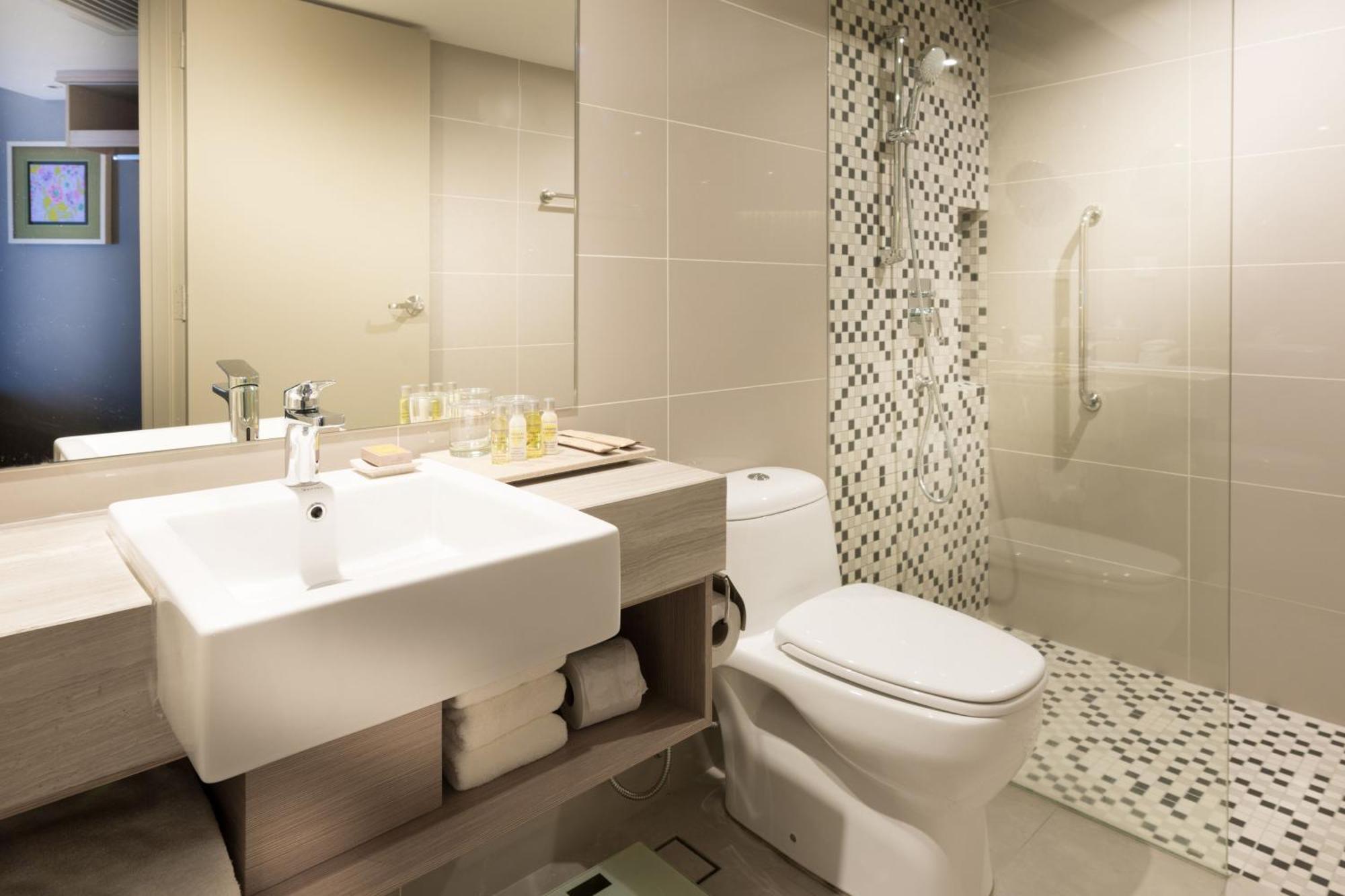 Deluxe King Room with Balcony