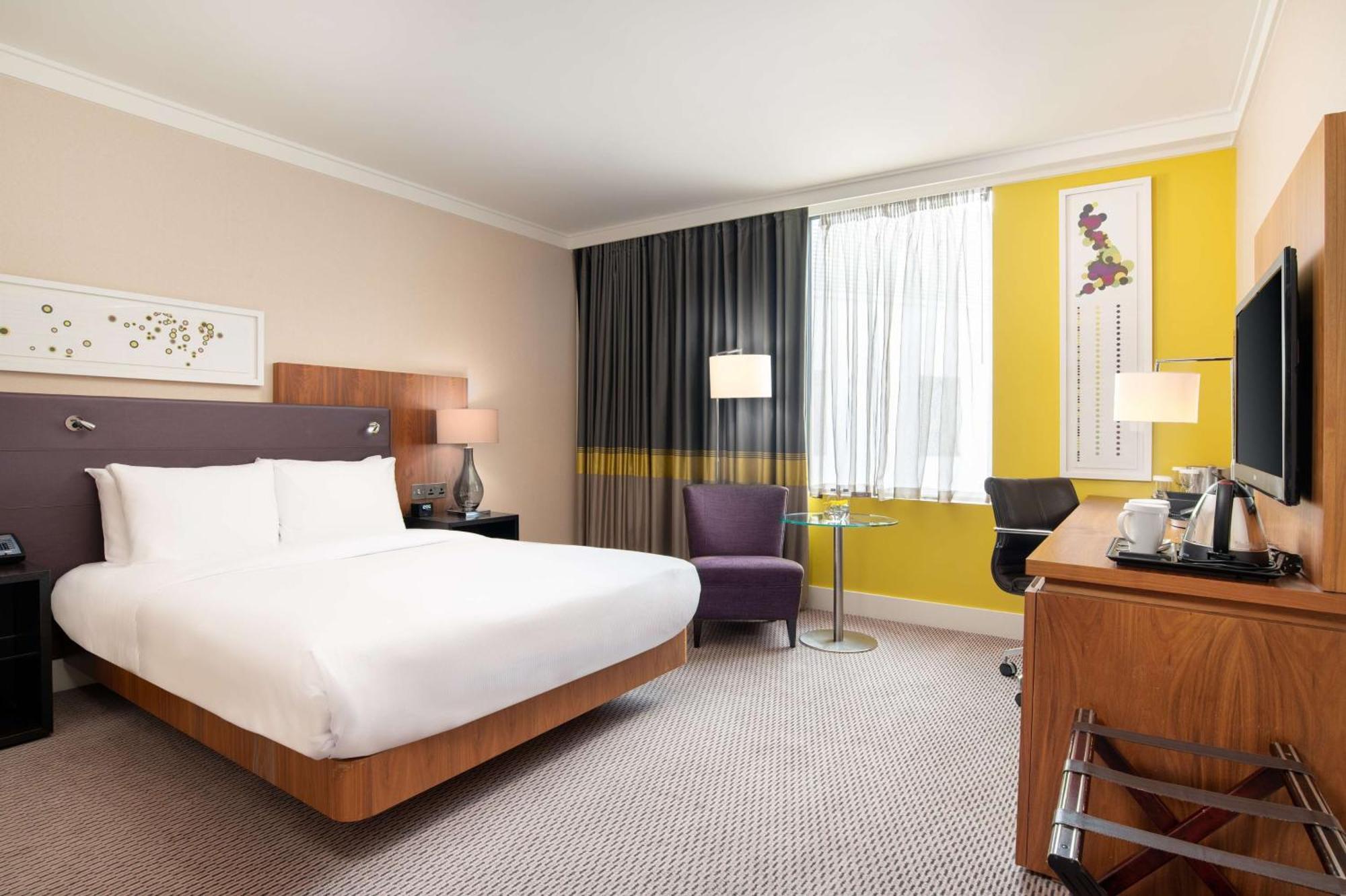 Queen Room Accessible