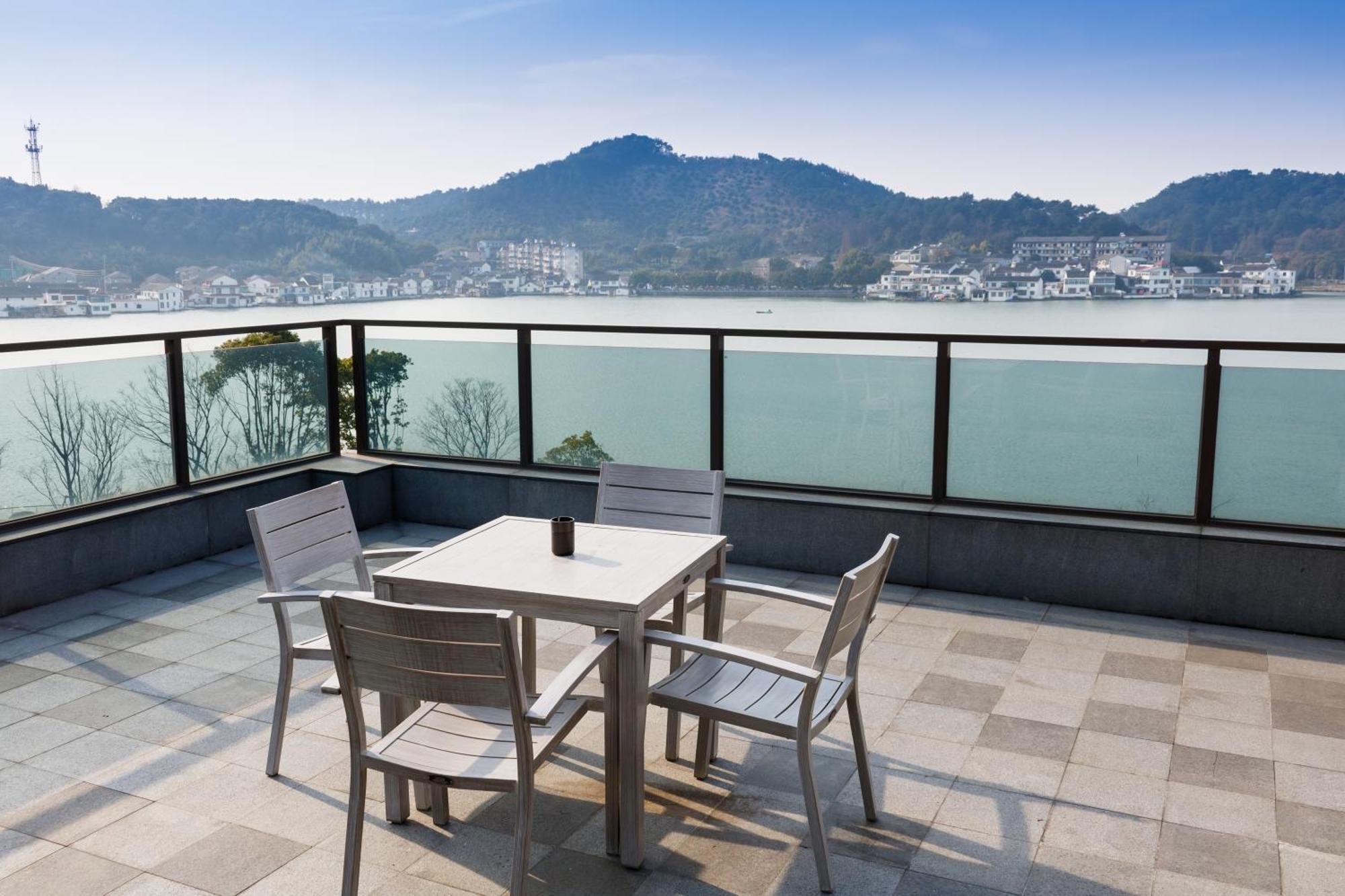 Twin Room with Lake View and Terrace