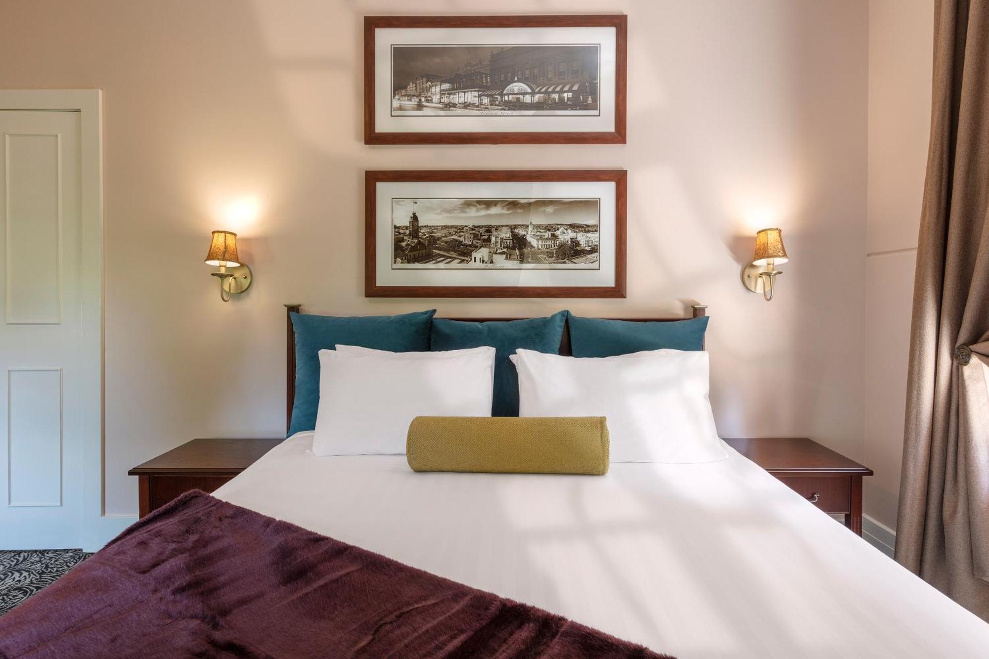 1 King Bed, 2 Single Beds, 2 Bedroom Deluxe Apartment, Non-Smoking