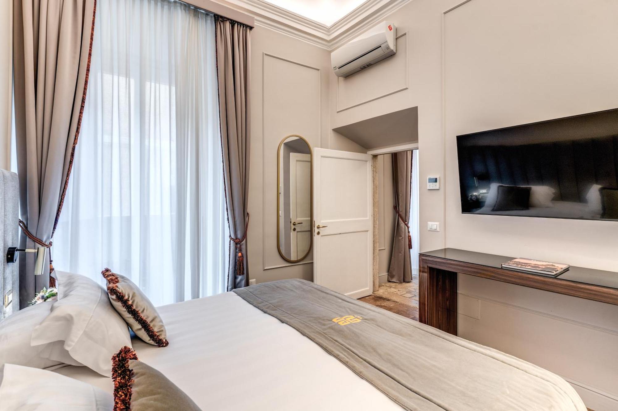 Deluxe King Suite
