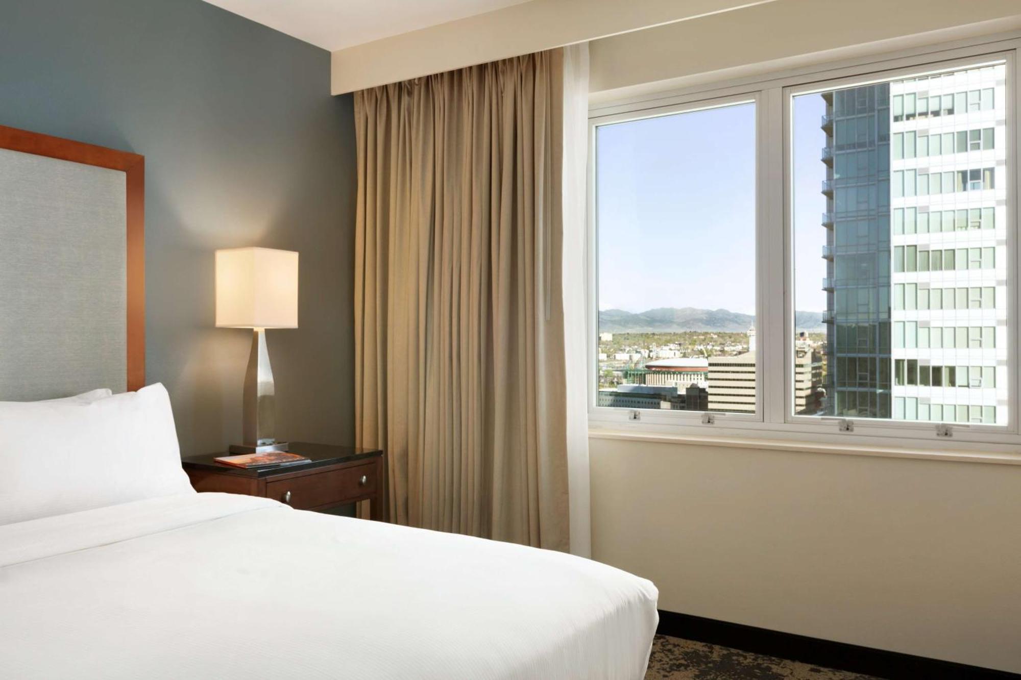 King Suite with Mountain View