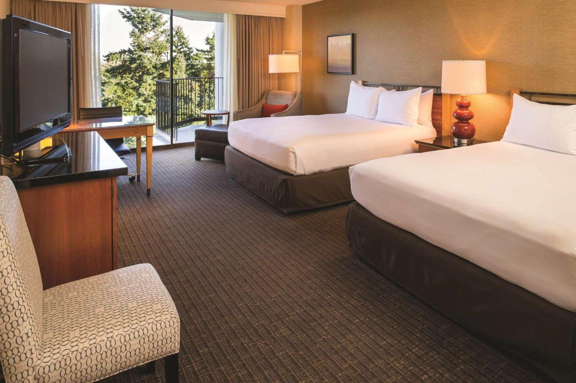 Deluxe Queen Room with Two Queen Beds and Mobility Accessible Tub - Non-Smoking