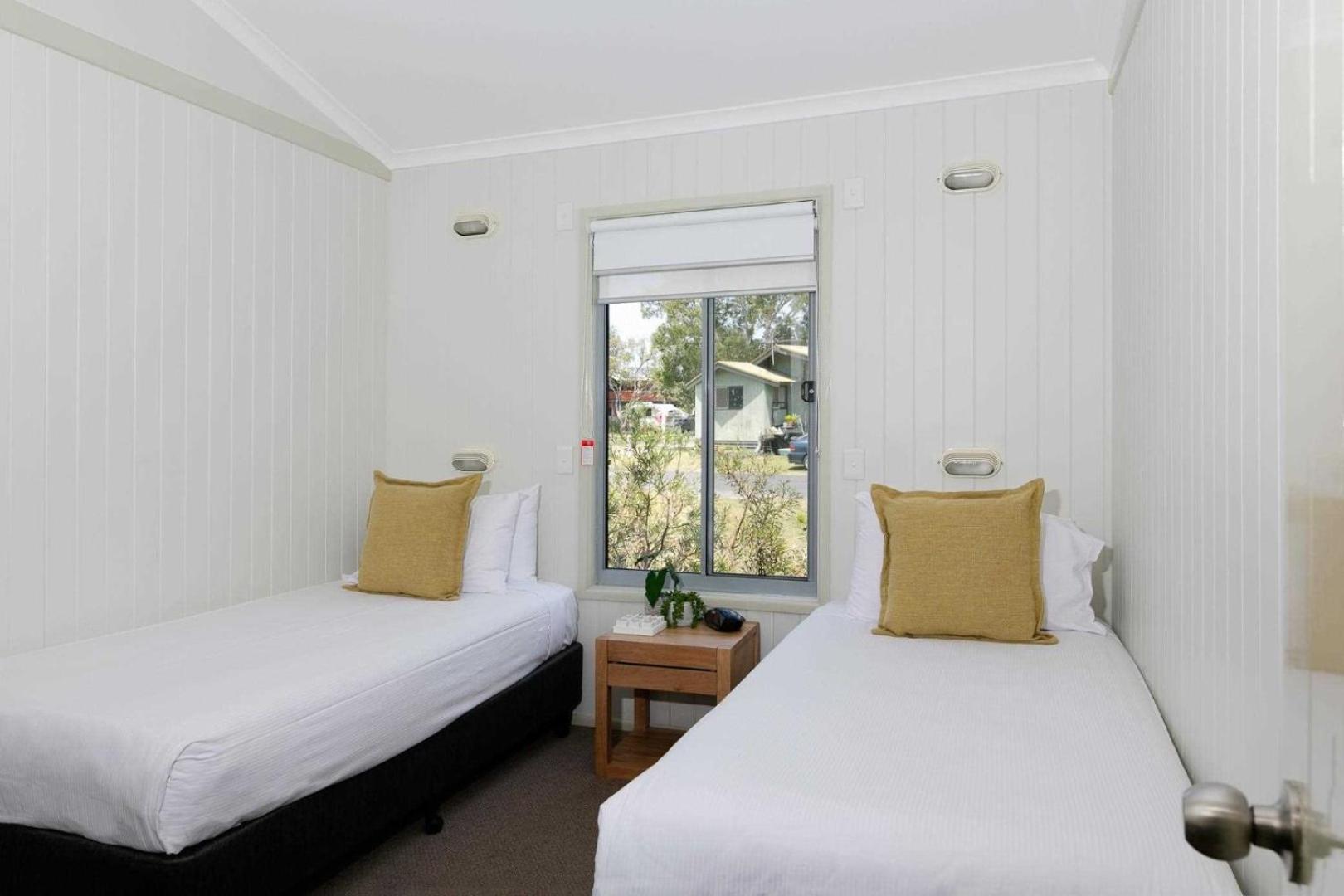 Deluxe Cabin - Sleeps 6 - Dog Friendly