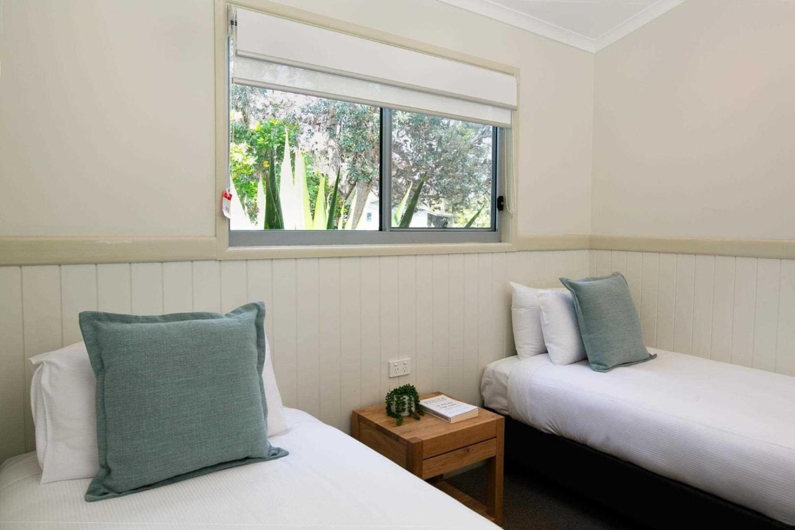Deluxe Cabin - Sleeps 4 - Dog Friendly