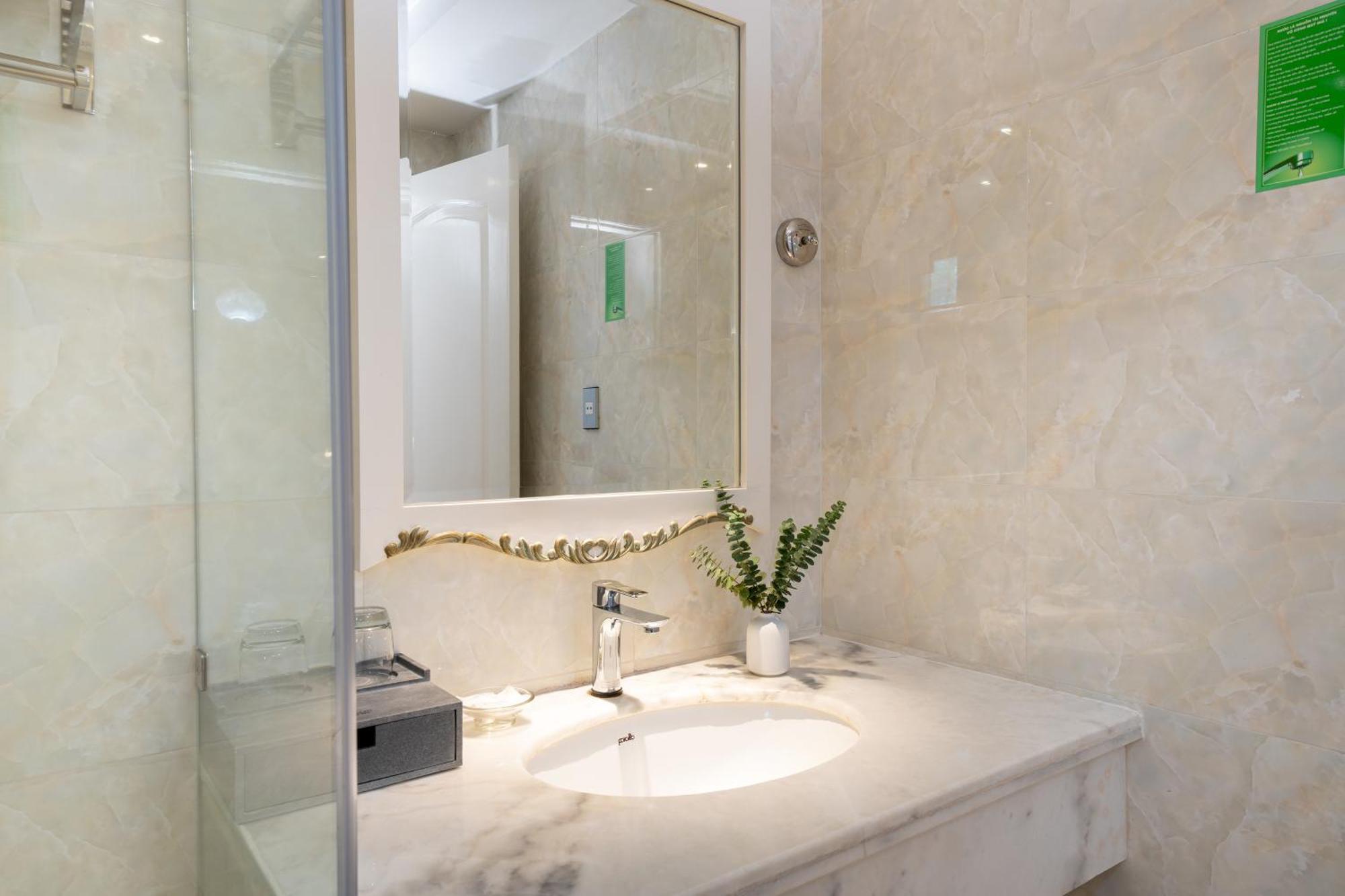 Saigon Signature Premier Room One Time Happy Hours