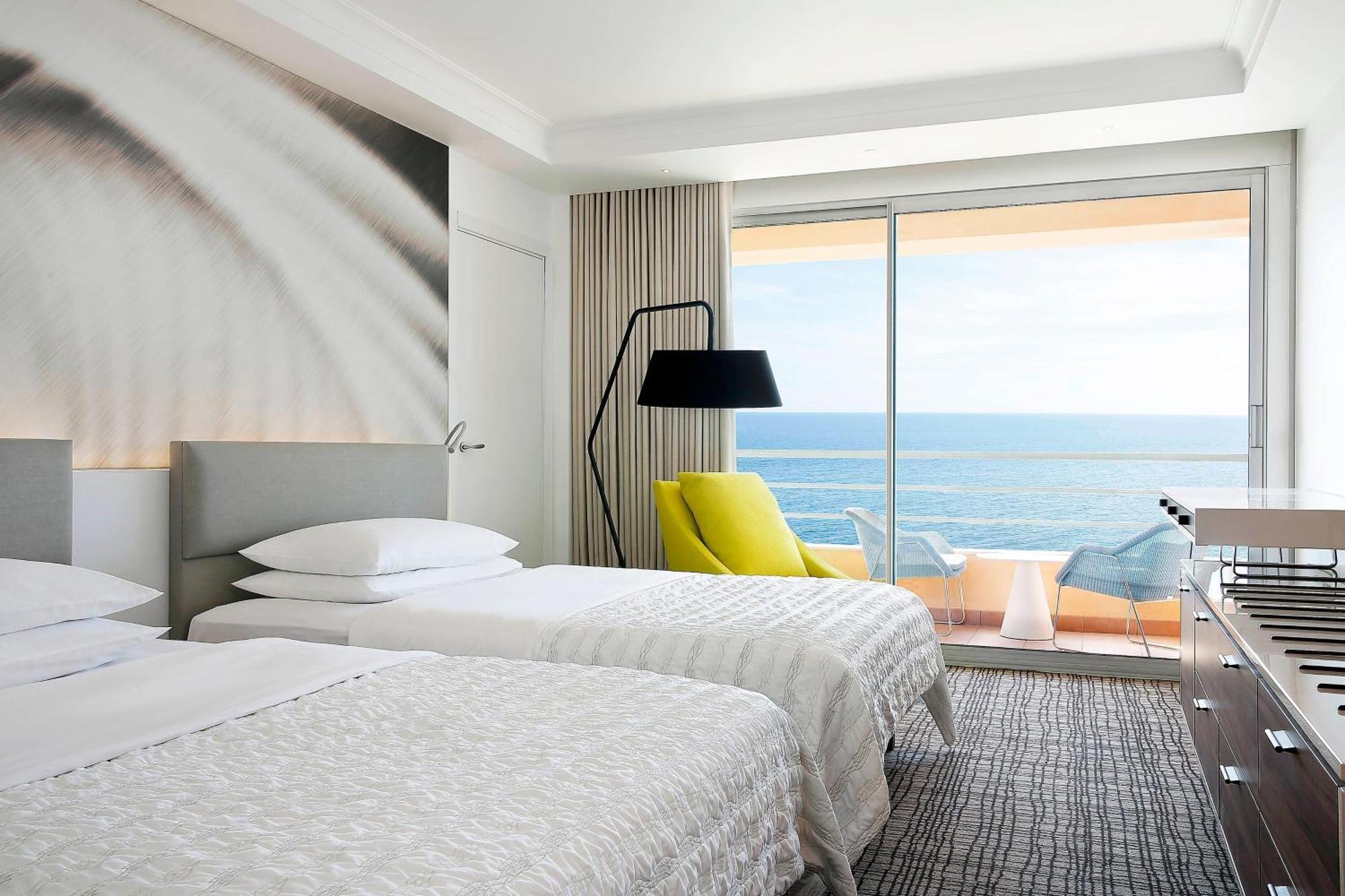 Chambre Double Premium avec 2 Lits Doubles et Balcon - Vue Partielle sur Mer