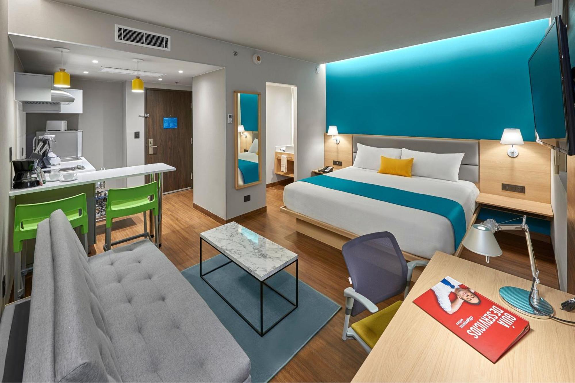 Suite Grande con cama extragrande y sofá cama