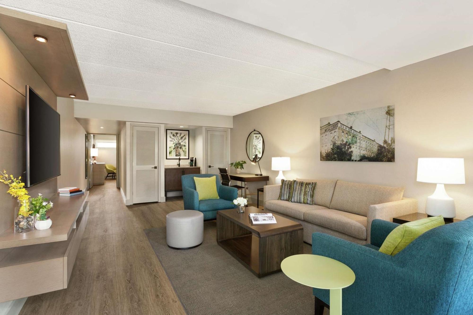 King Suite with Pool View
