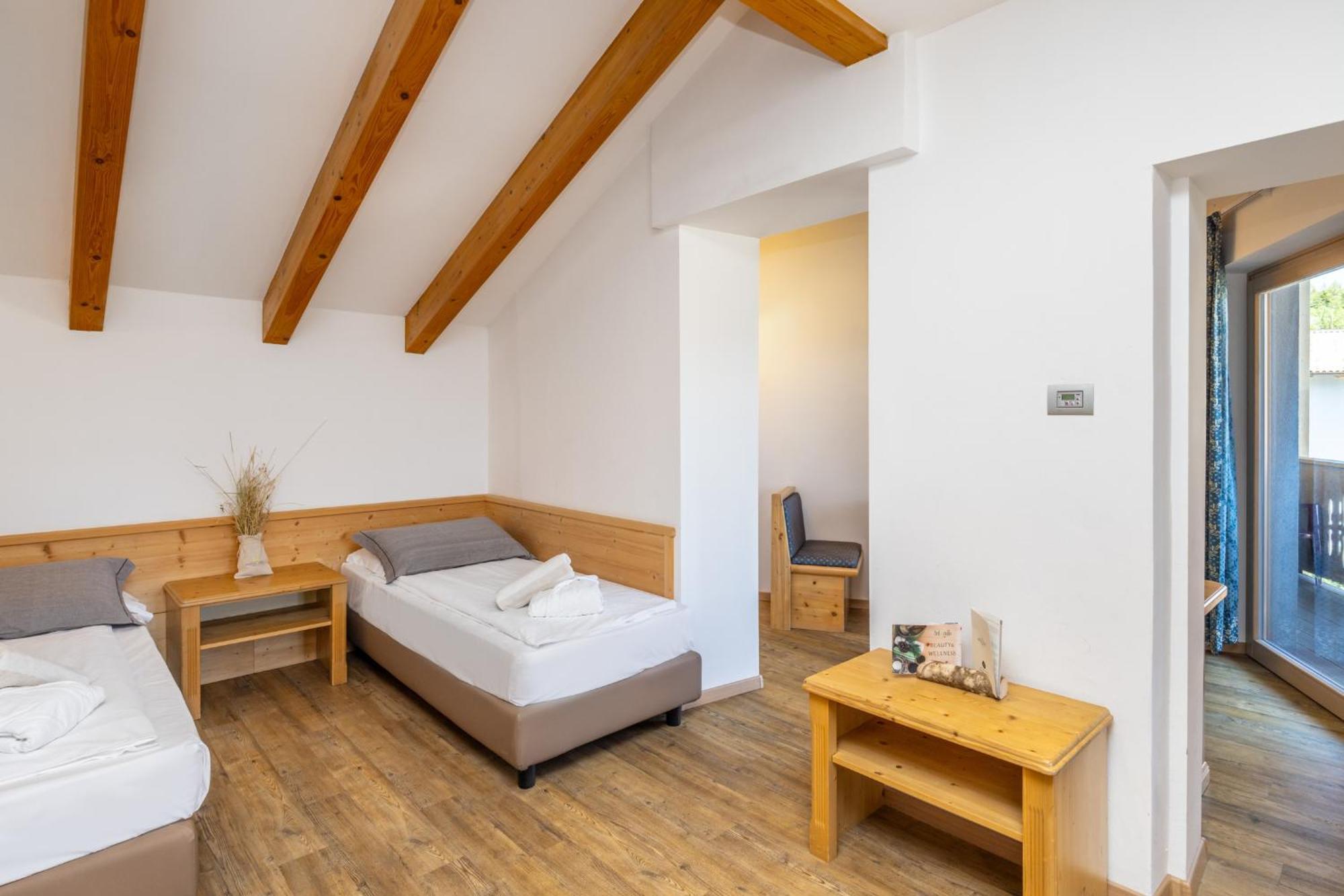 Family Room,1553922481:JPEG