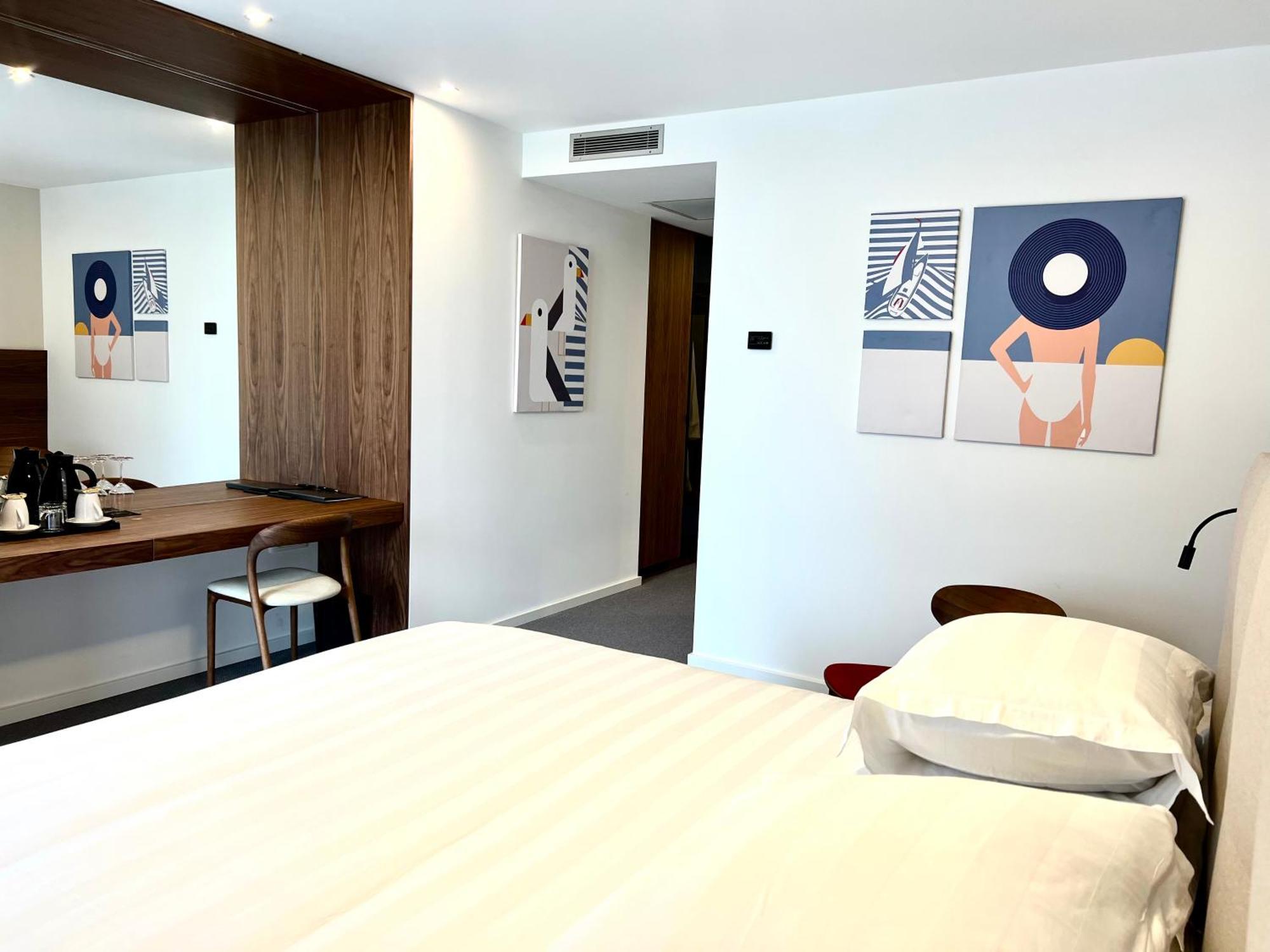 Superior Double or Twin Room Balcony Partial Sea View,1554170068:JPEG