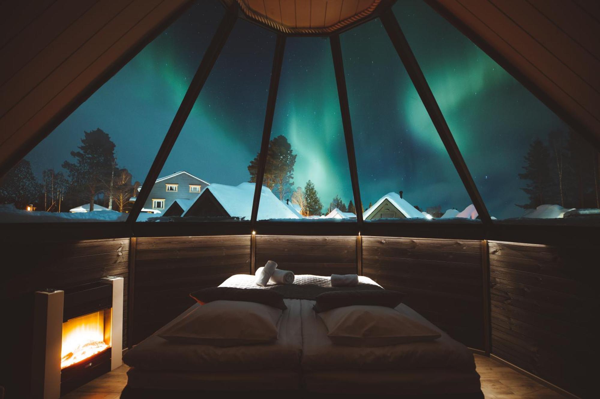 Aurora Cabin Glass Igloo