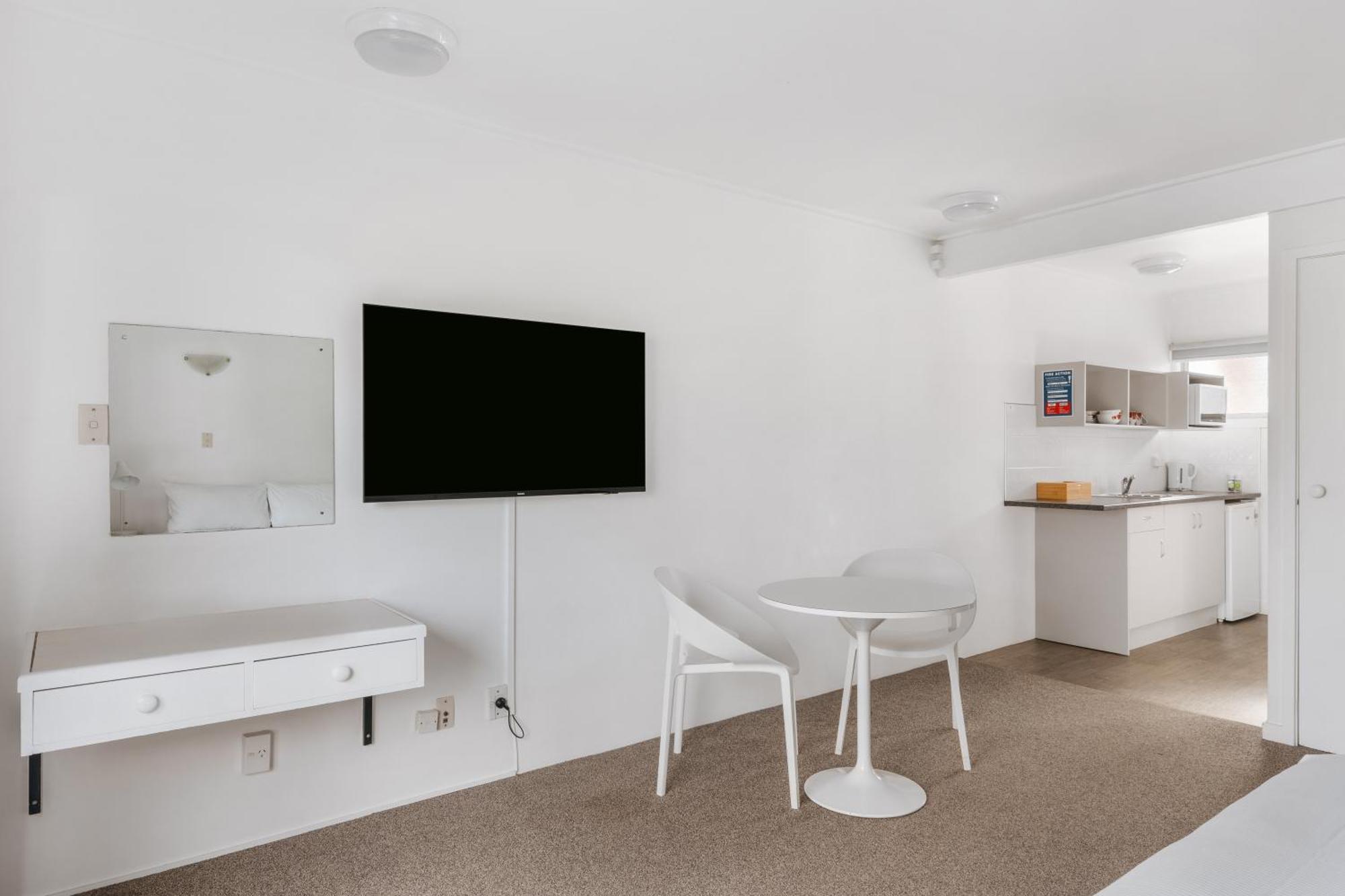 Deluxe Studio