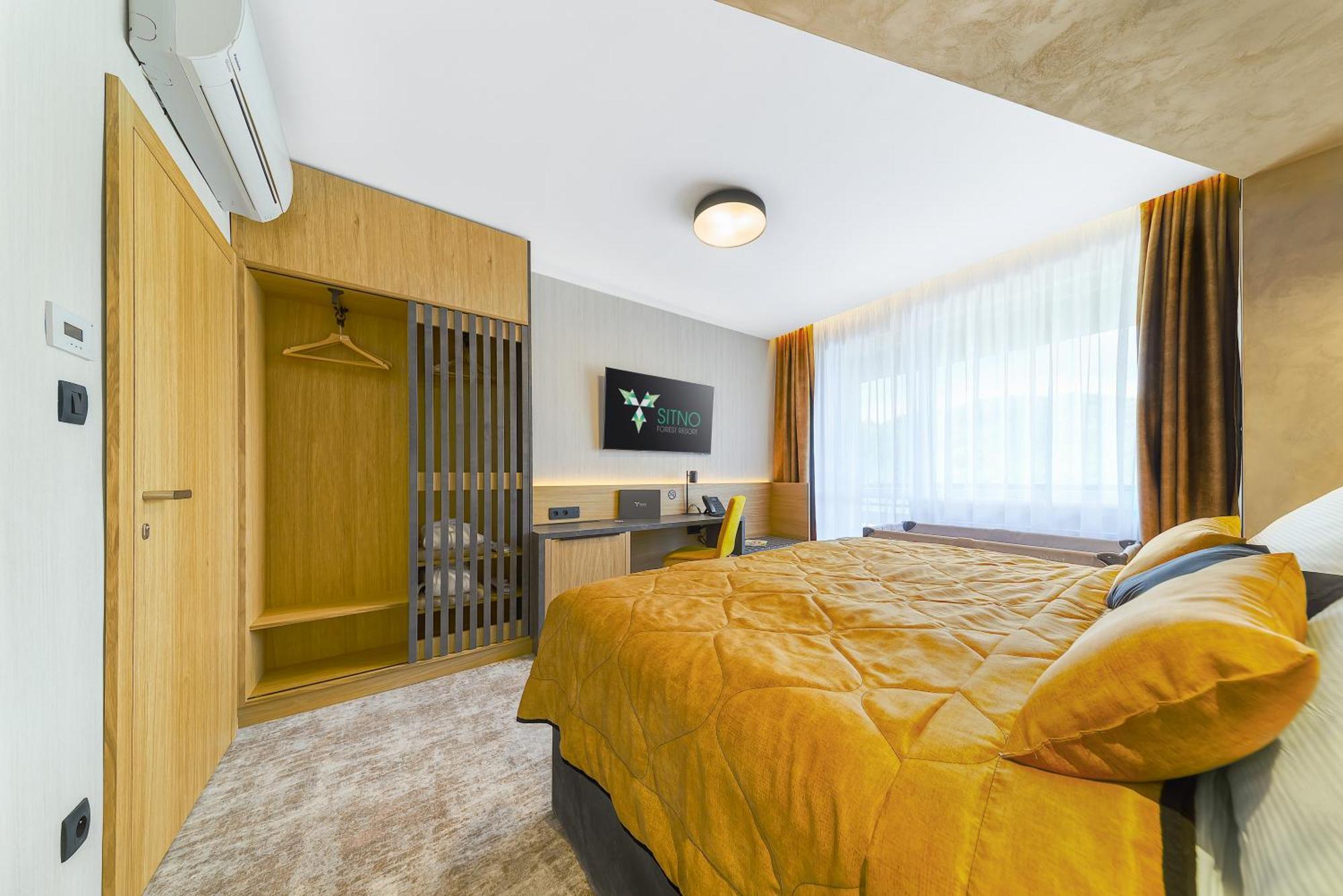 Business Apartment with Balcony (Inner courtyard view)