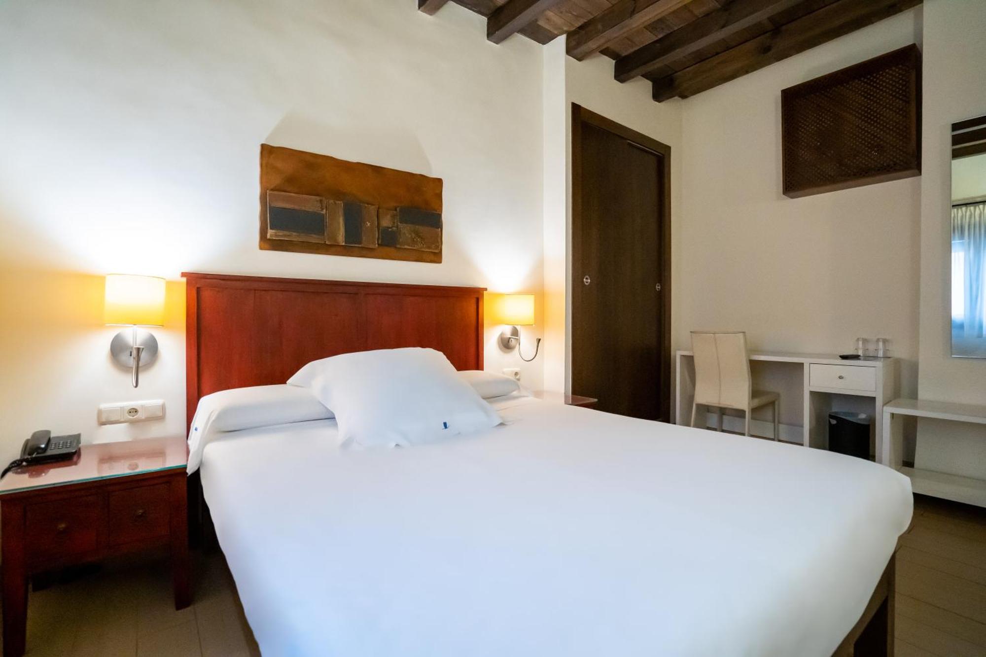 Standard Double Room,1556668717:JPEG