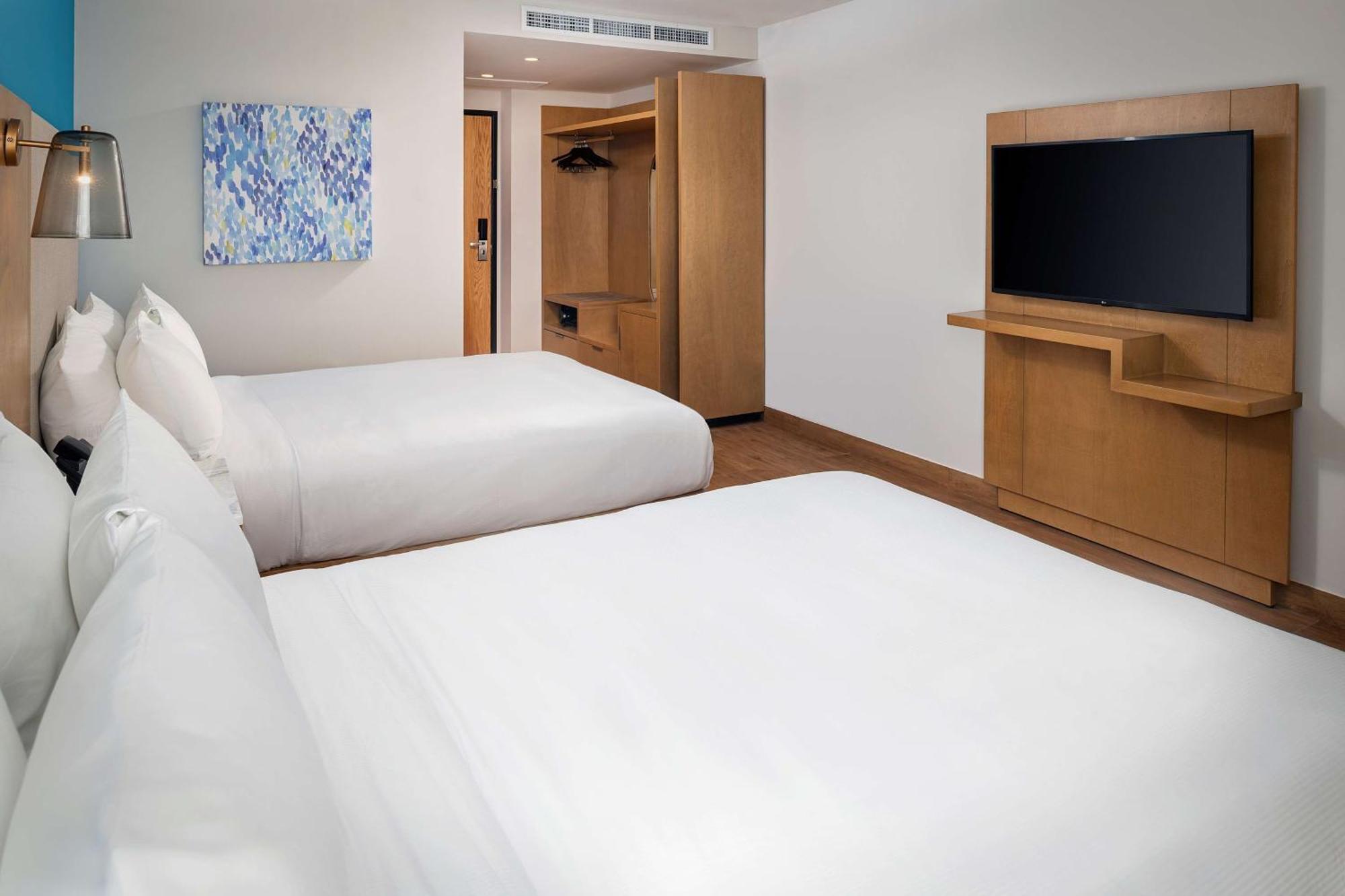 Premium Queen Room Two Queen Beds,1557056347:JPEG