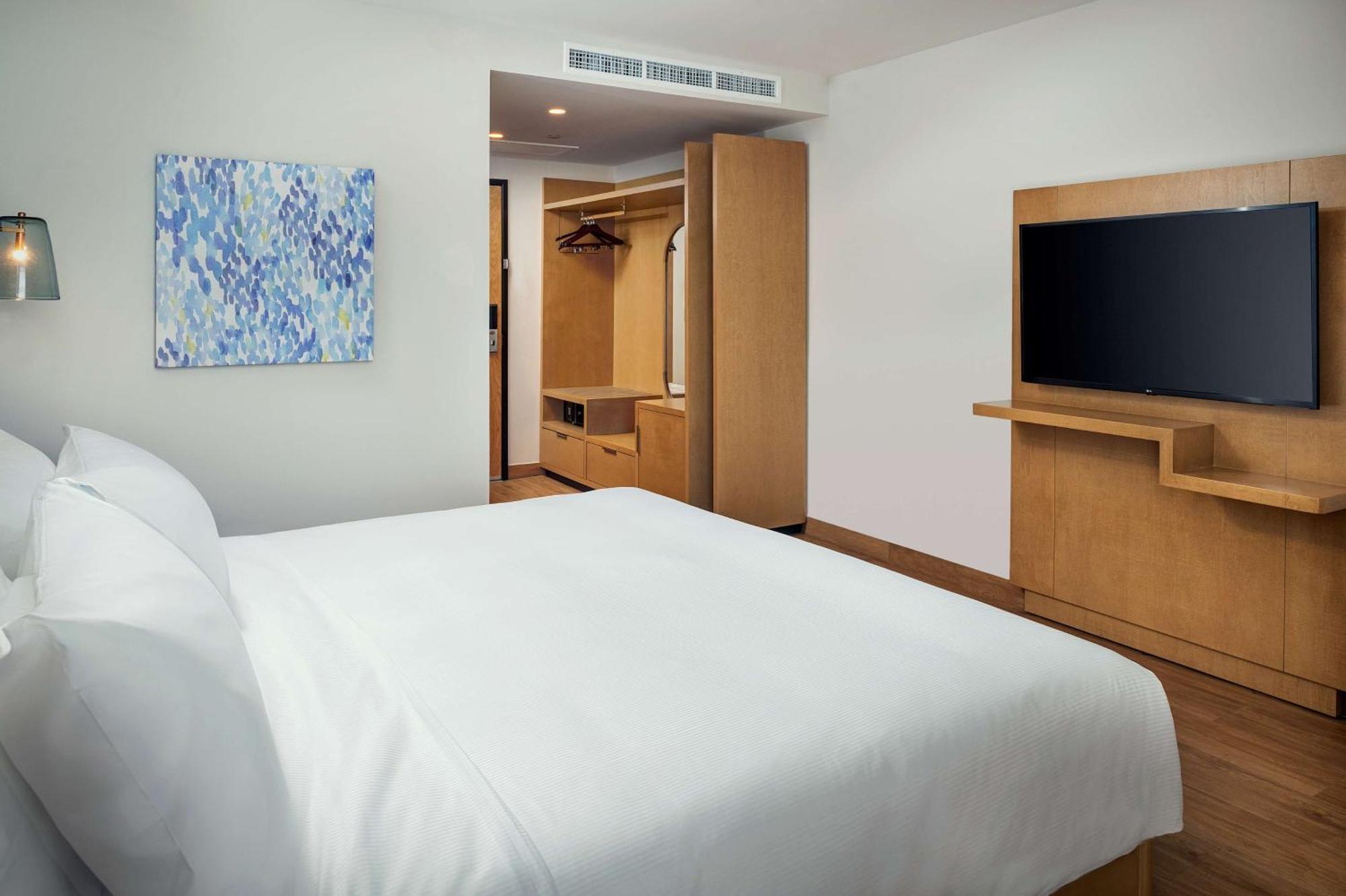 Premium King Room,1557056326:JPEG