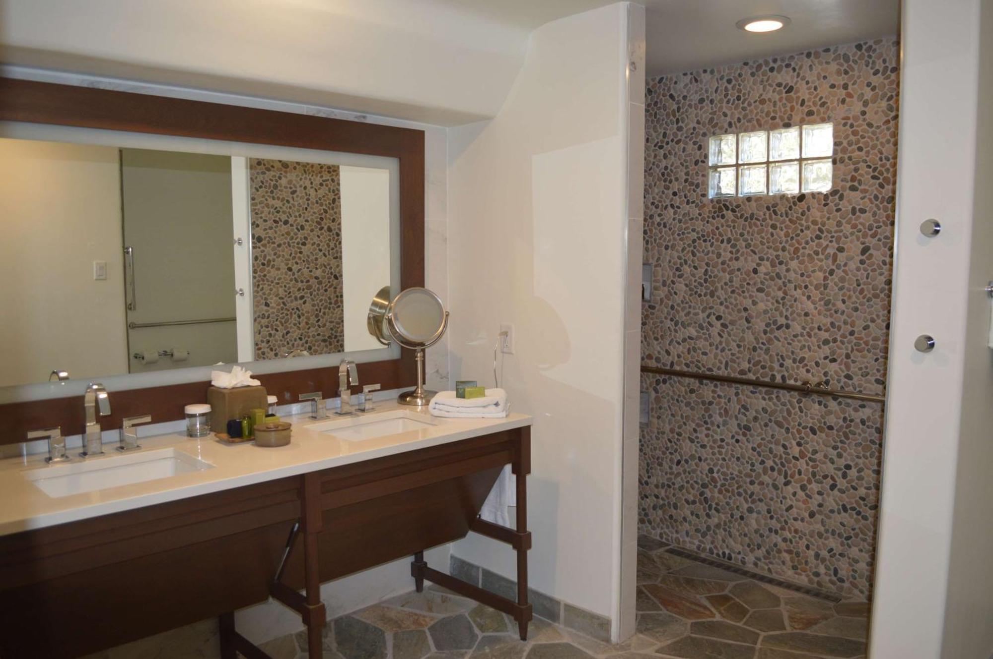 Casita - Room with 2 Double Beds - Mobility and Hearing Accessible