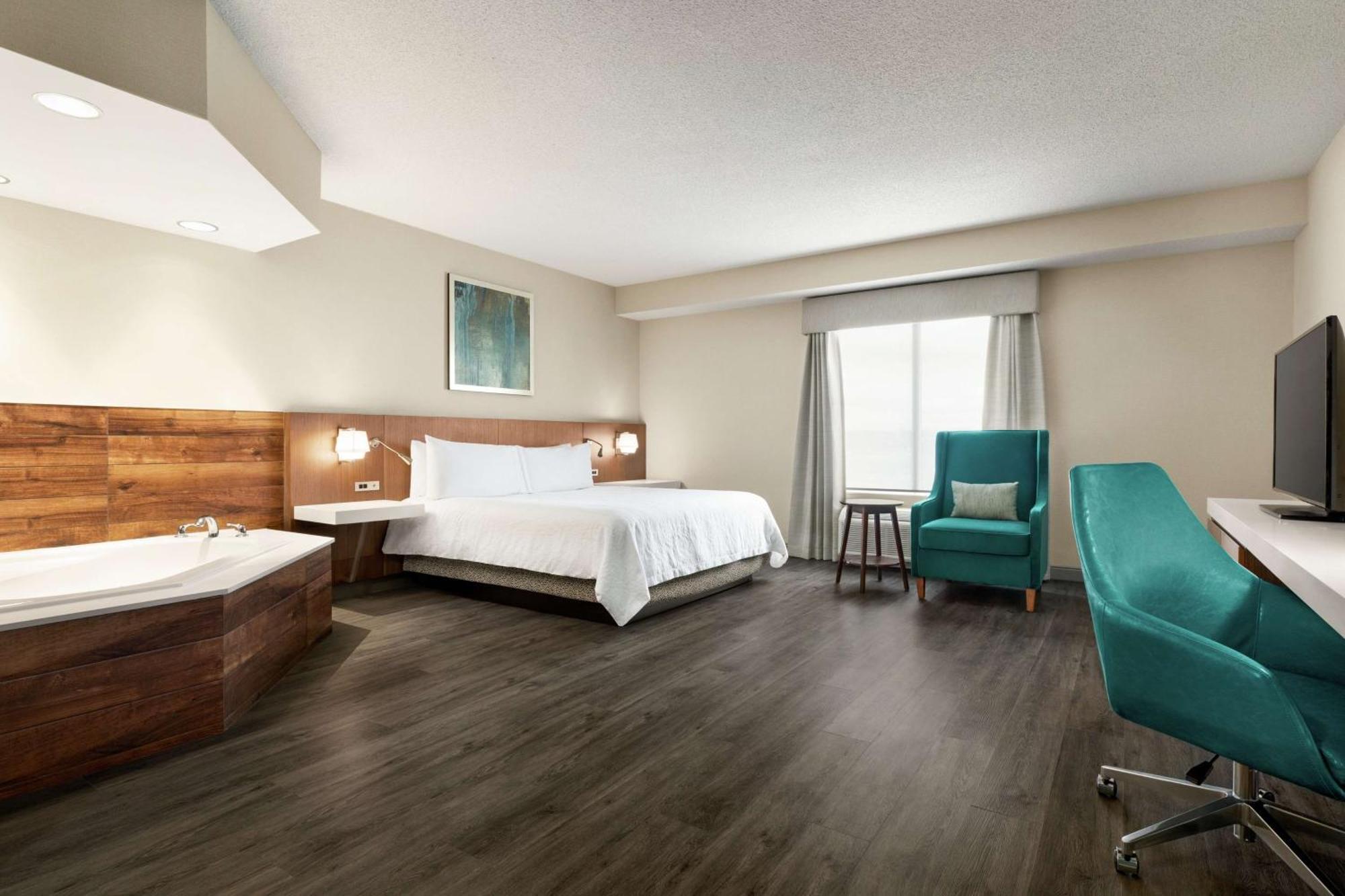 One-Bedroom King Suite Spa Tub