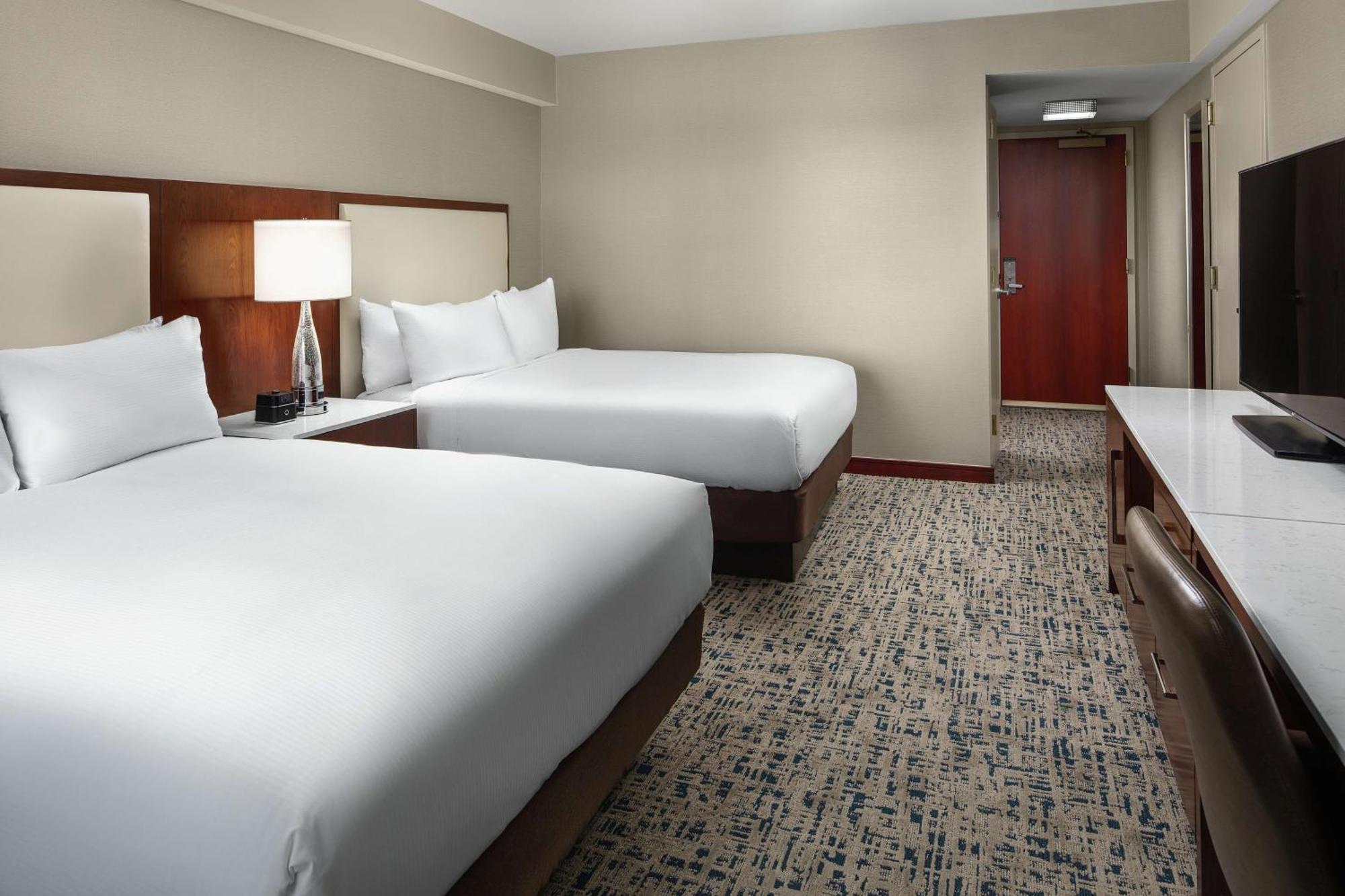 Business Queen Room with Two Queen Beds - Non-Smoking