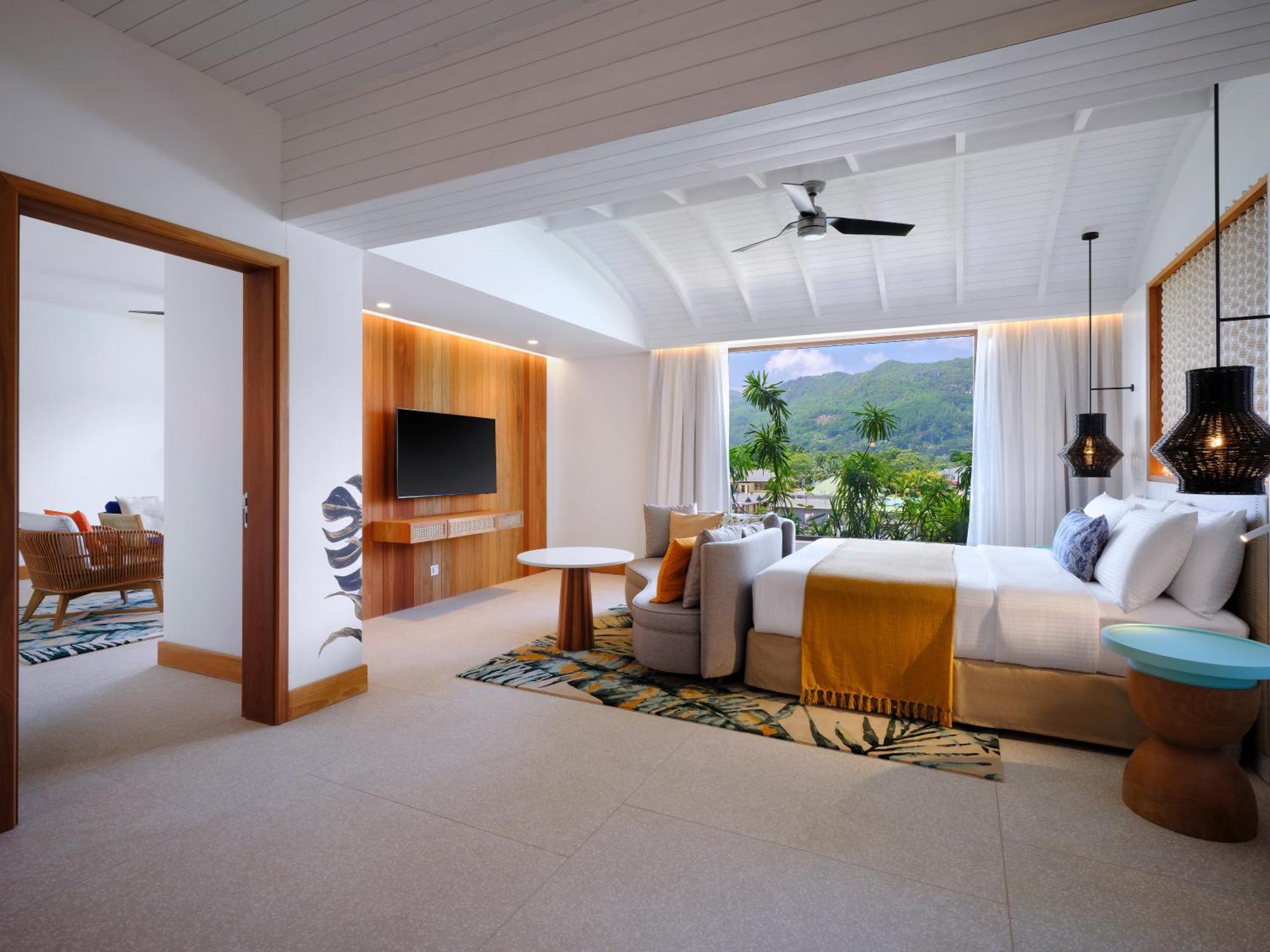 Family Suite, 1 Bedroom Family Suite, 1 King, Mountain view