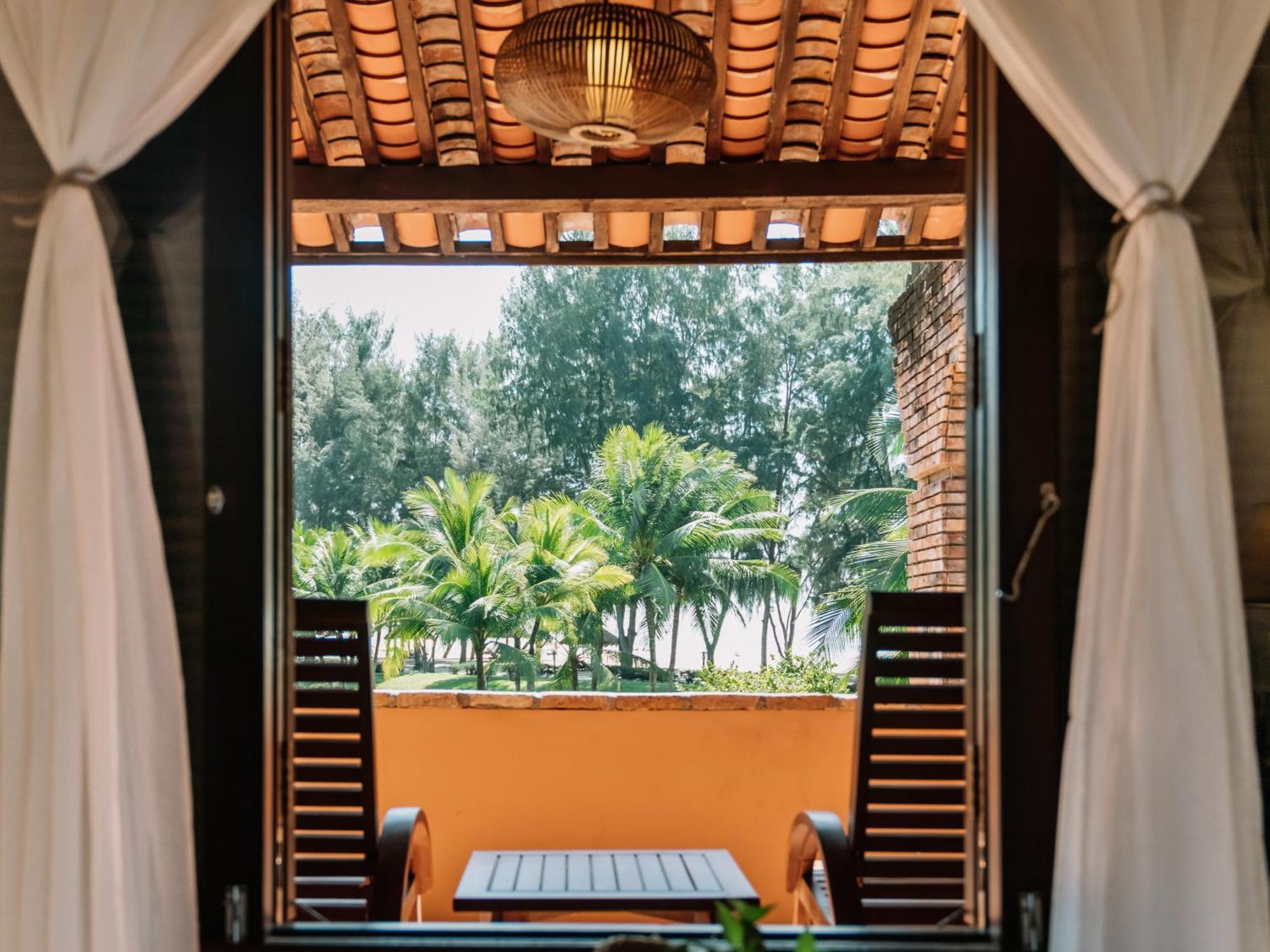 Premier Lagoon Room
