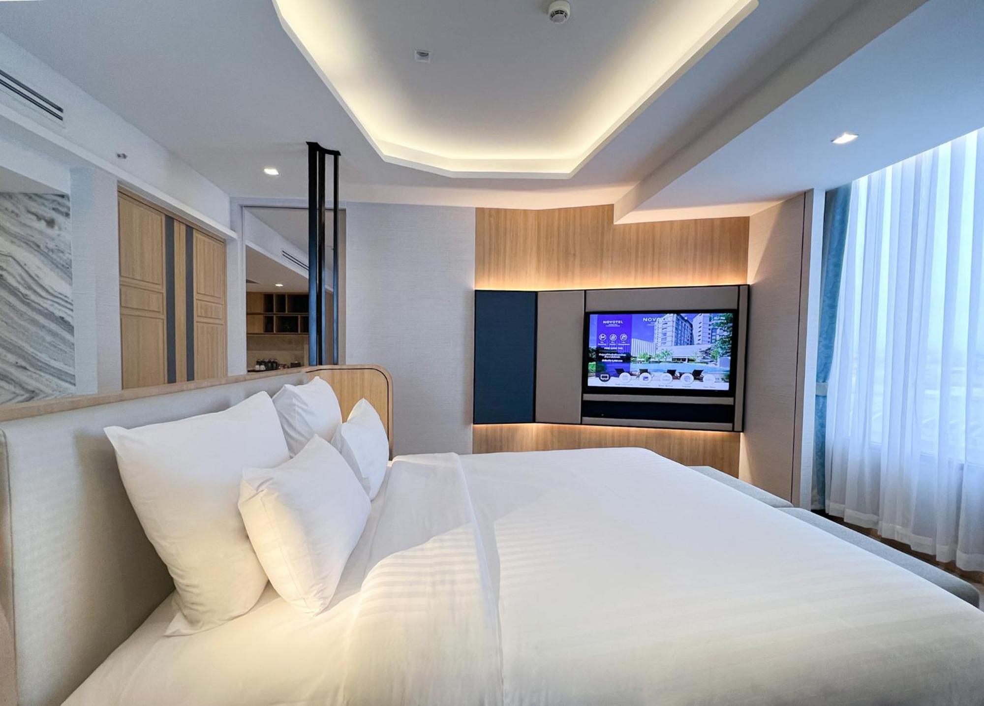 Executive Suite mit Kingsize-Bett und Zugang zur Lounge