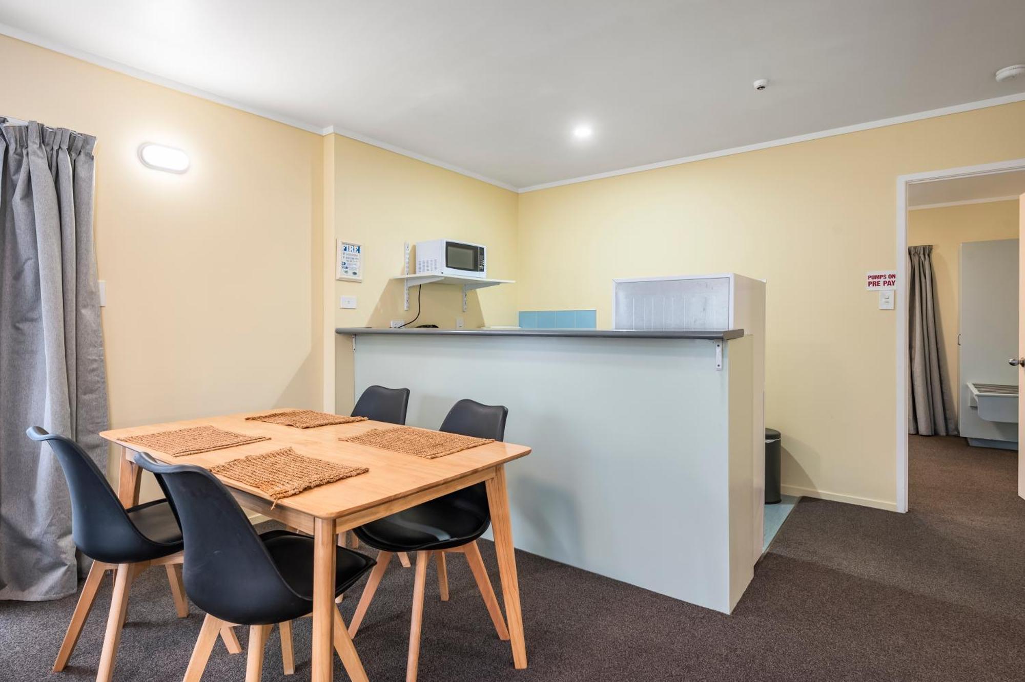 Two-Bedroom Apartment Hot Tub Downstairs