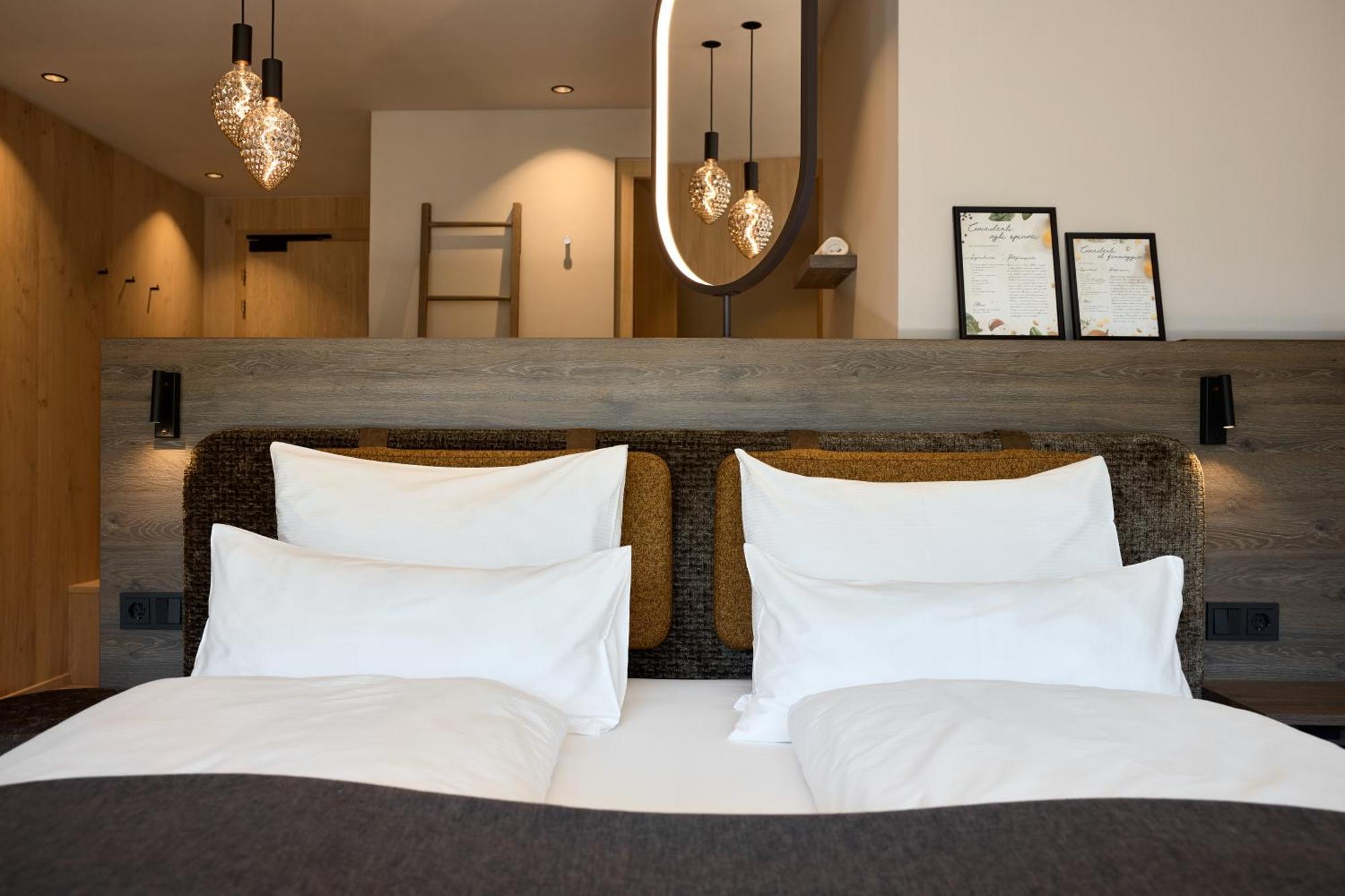 Deluxe Room,1327953605:JPEG