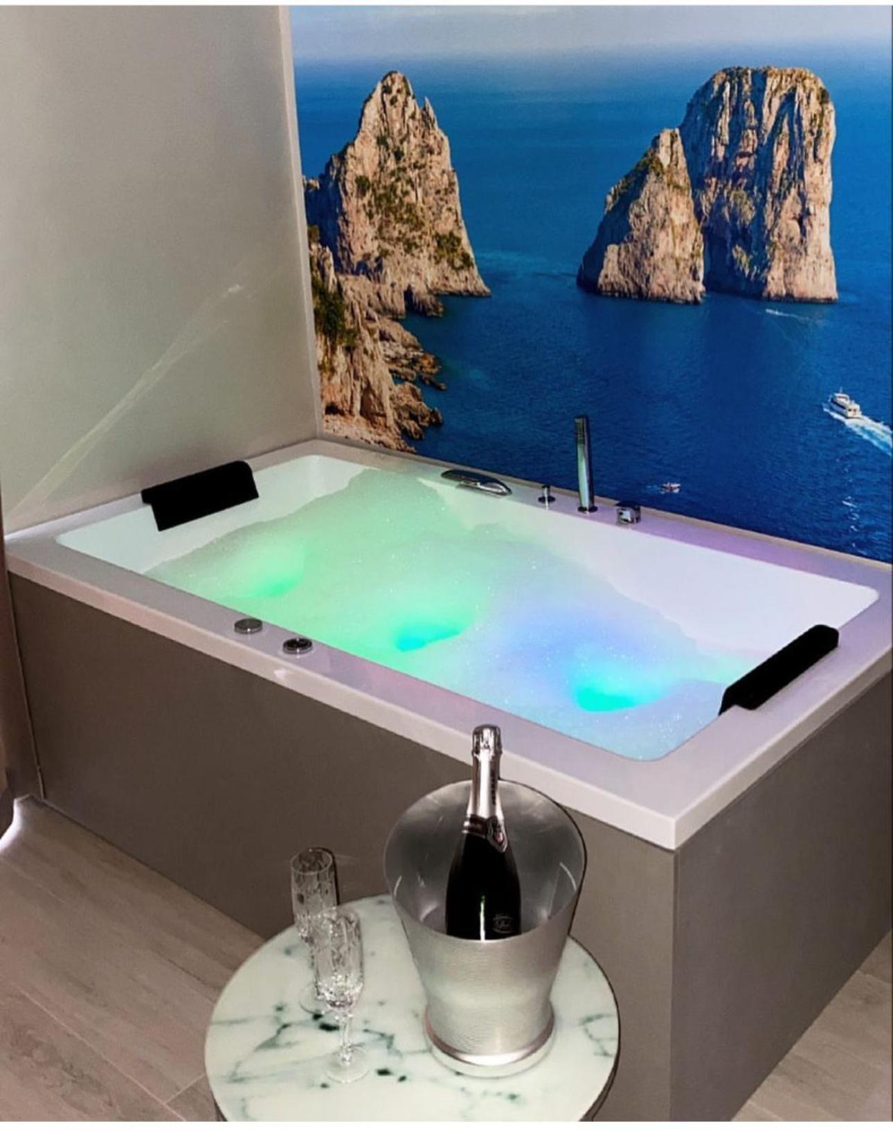 Deluxe Double Room Bath,1515248008:JPEG