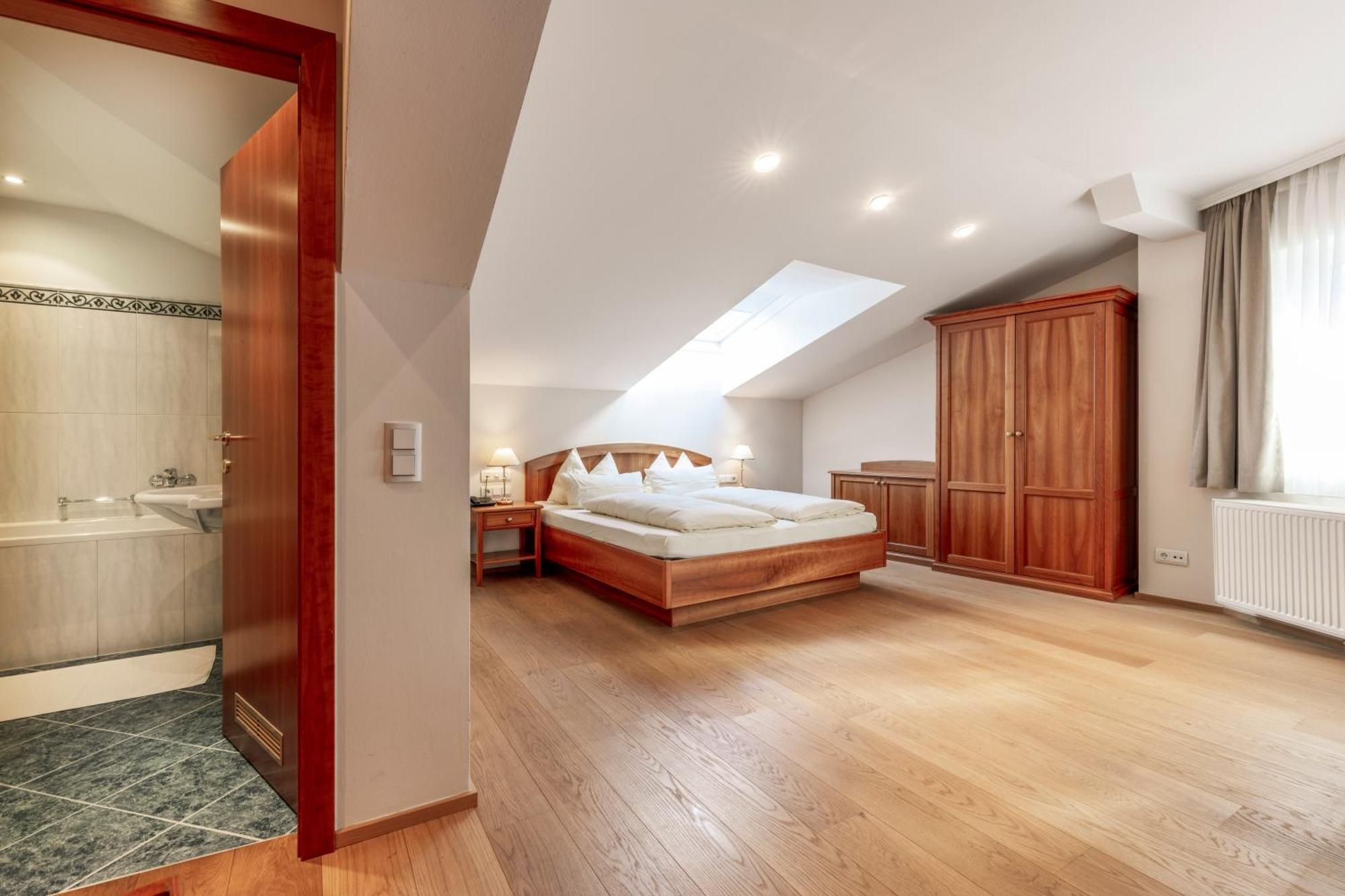 Junior Suite,1566934883:JPEG