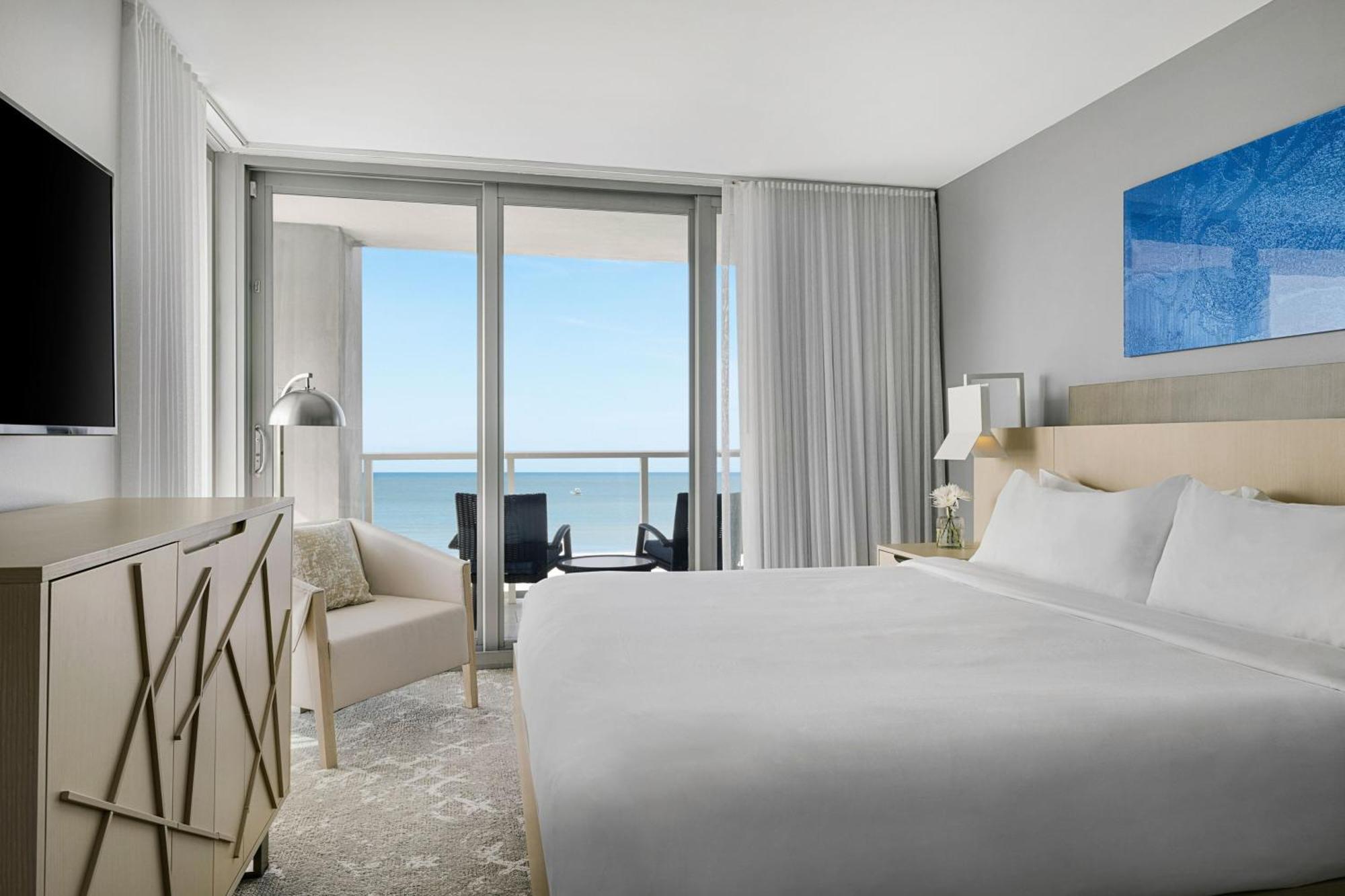 Three-Bedroom Penthouse Suite with Balcony and Gulf Front
