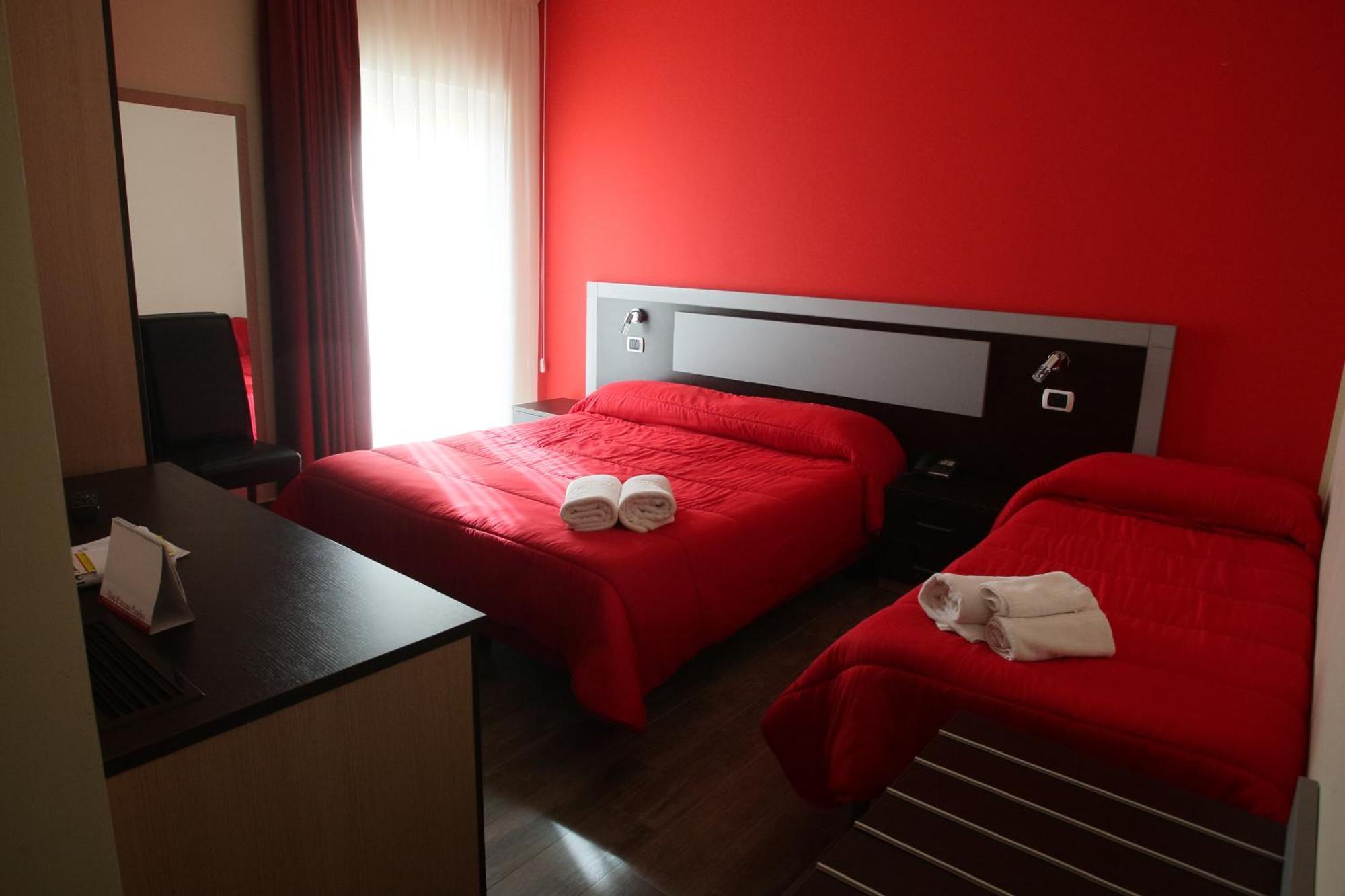 Triple Room,682454778:JPEG