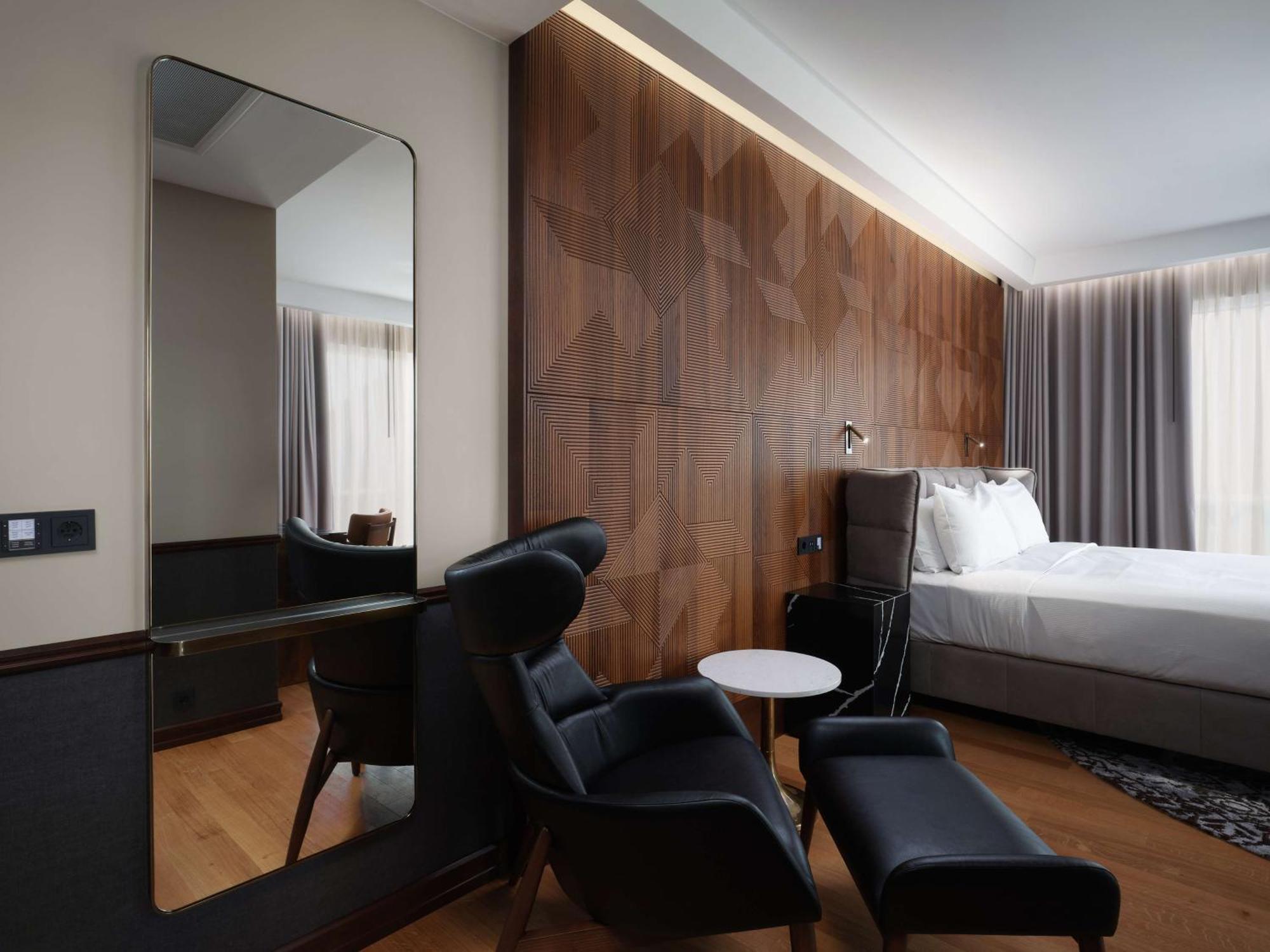 King Junior Suite with Spa Access