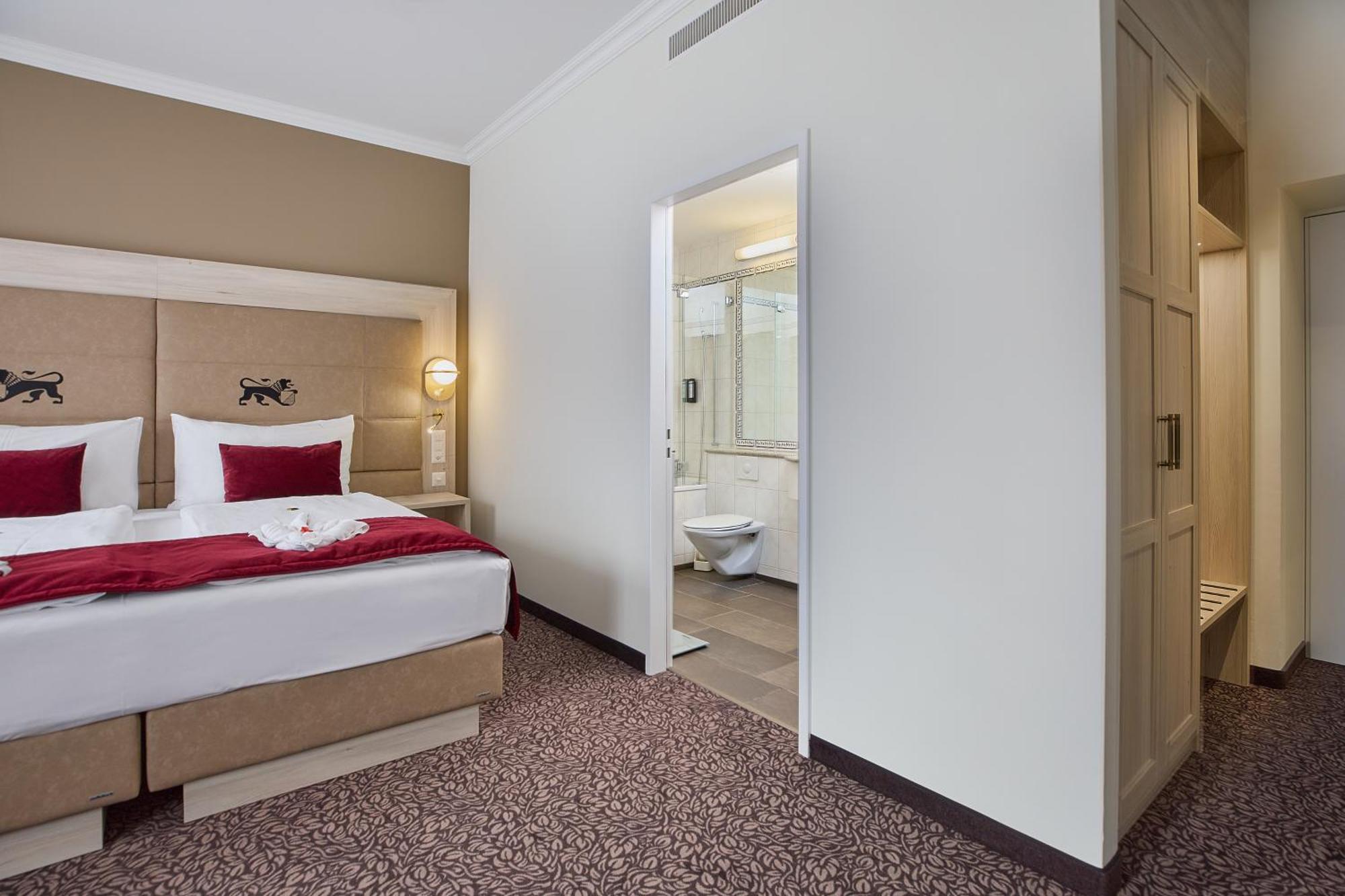 Deluxe Top View Room