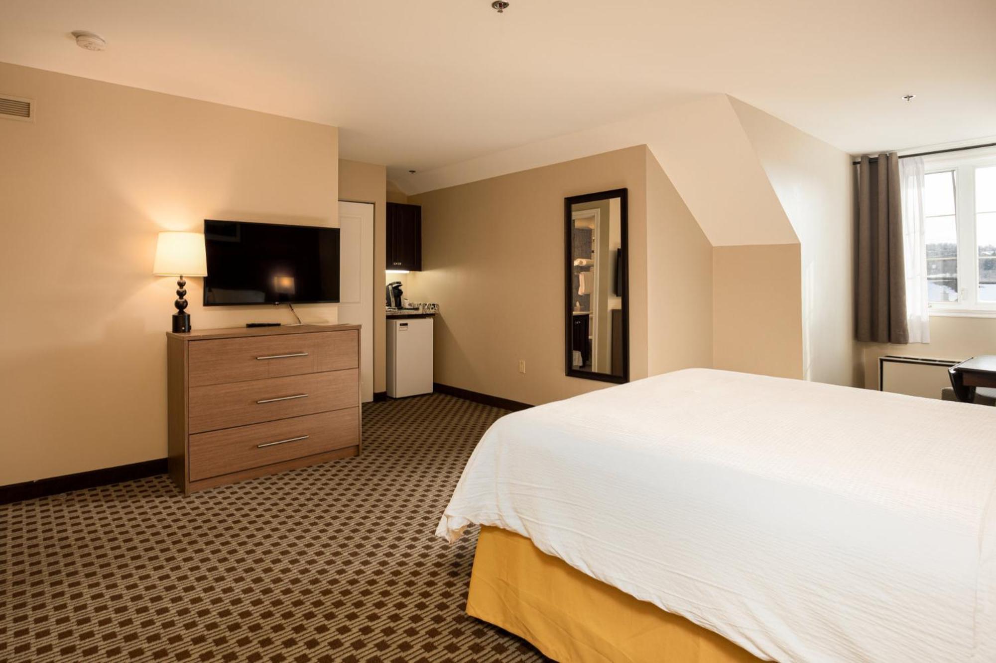 Standard Queen Room