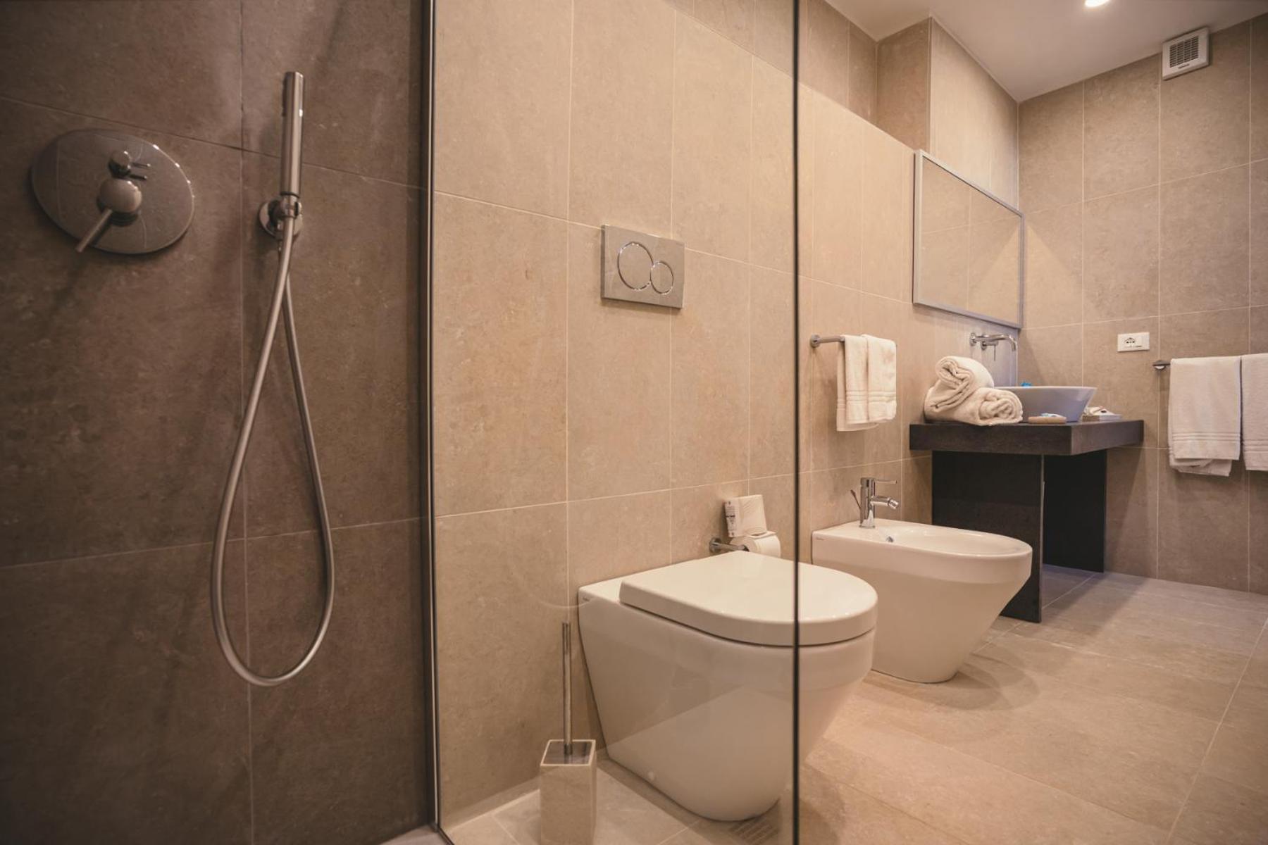 Suite Spa Bath,1574686505:JPEG